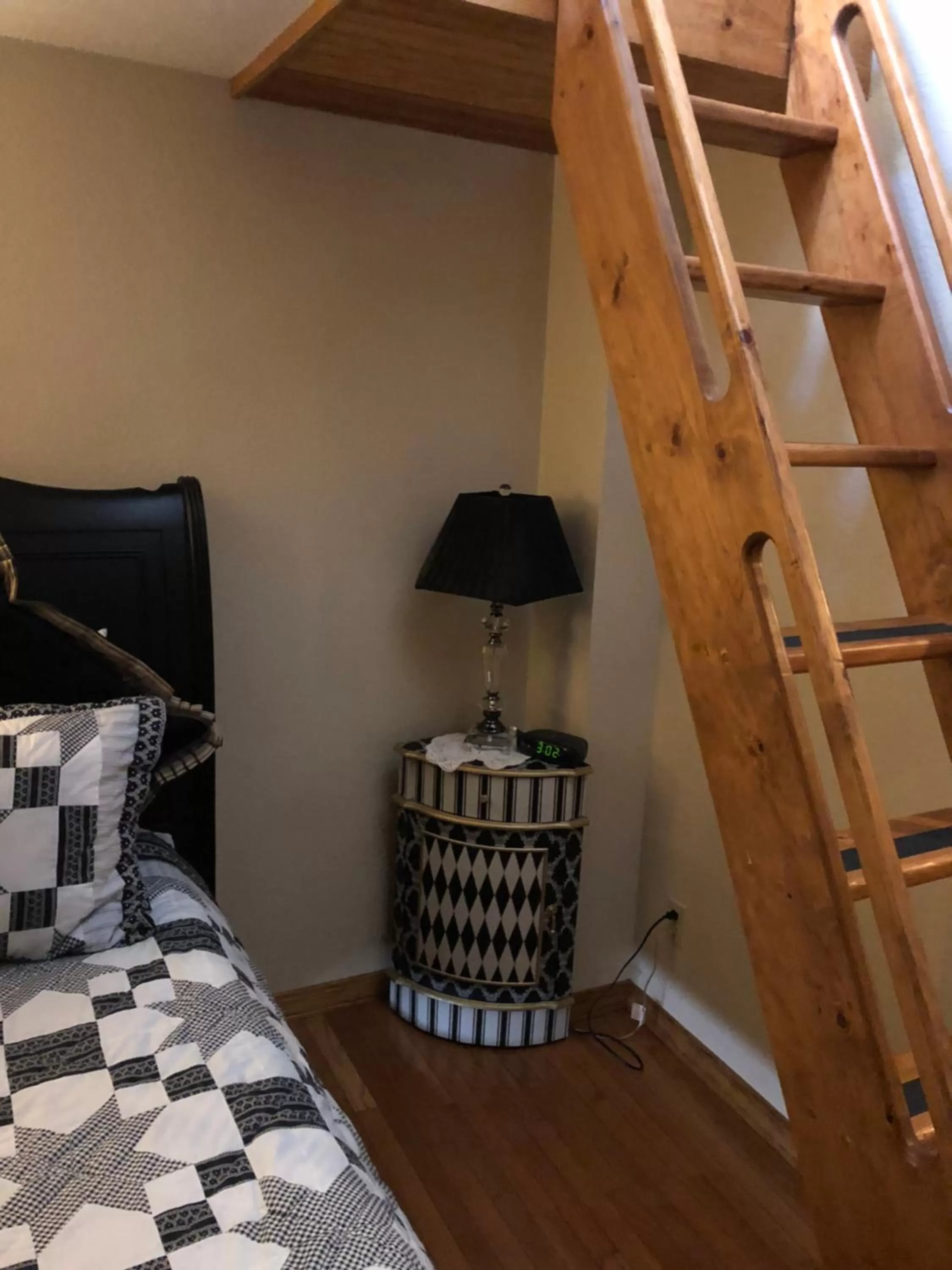 Bedroom, Bed in All Seasons Inn