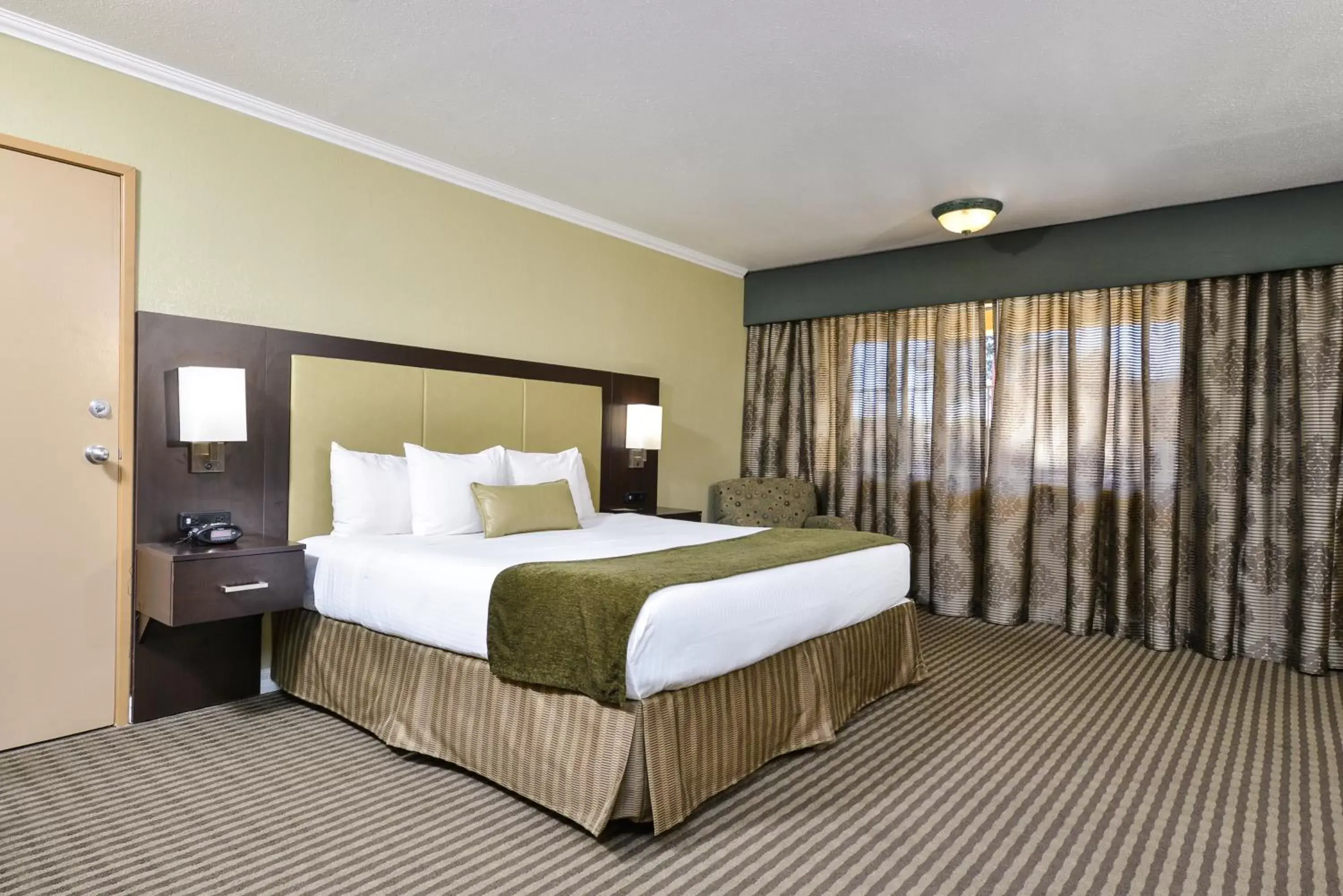 Junior Suite - Non- Smoking in Best Western Royal Sun Inn & Suites