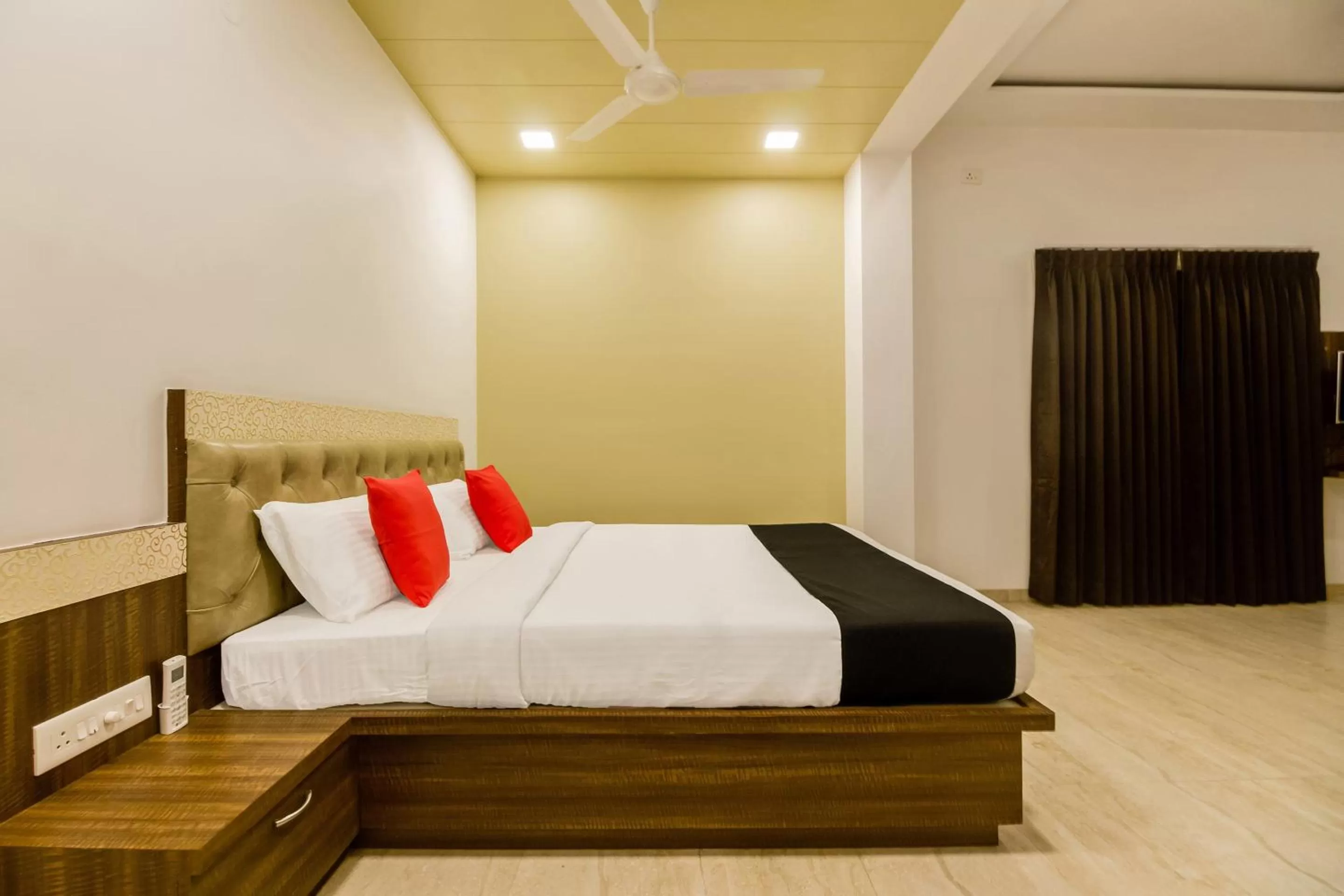 Bedroom, Bed in Hotel Om Inn - Talegaon Dabhade