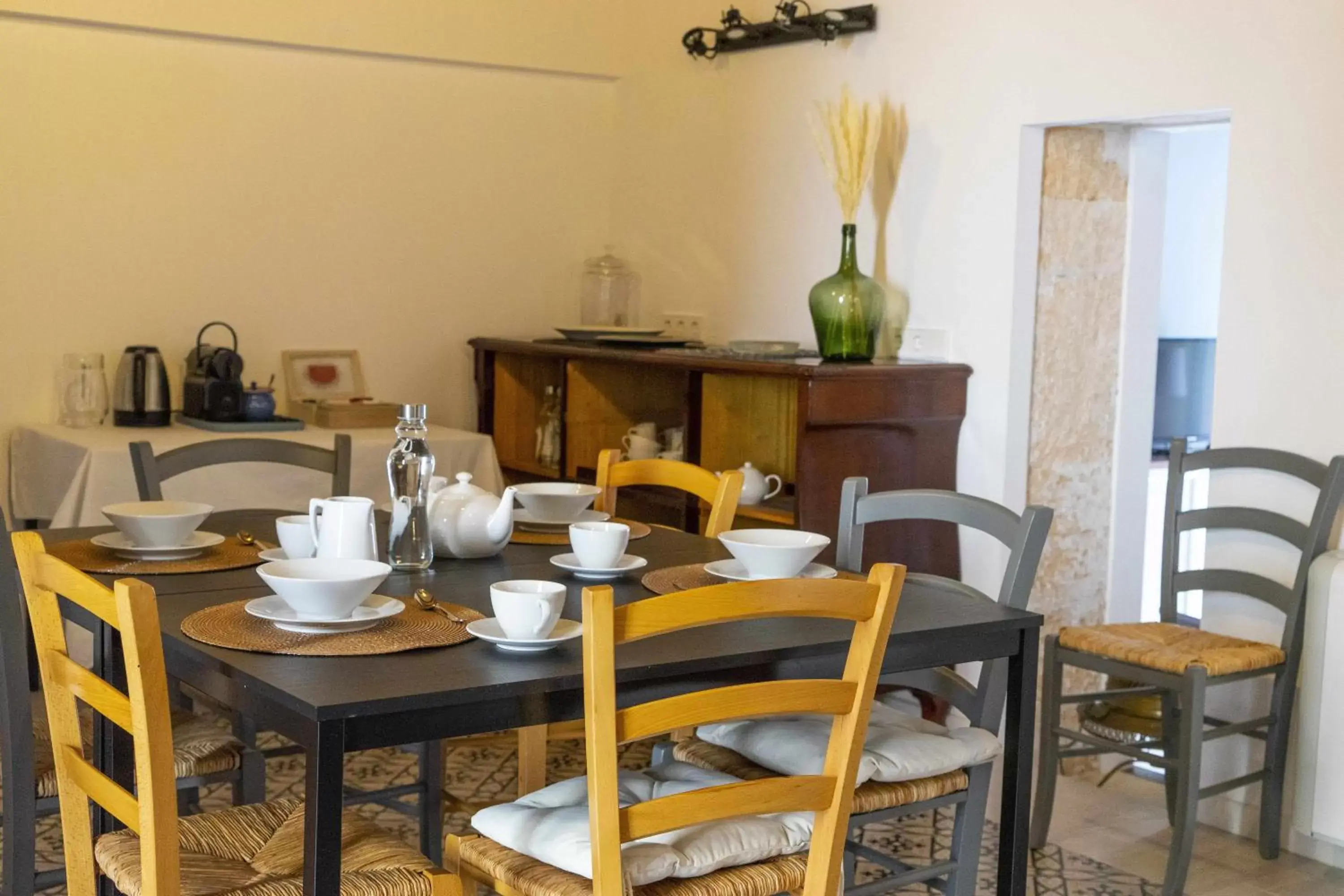 Coffee/tea facilities, Restaurant/Places to Eat in Atrium Suites Mallorca