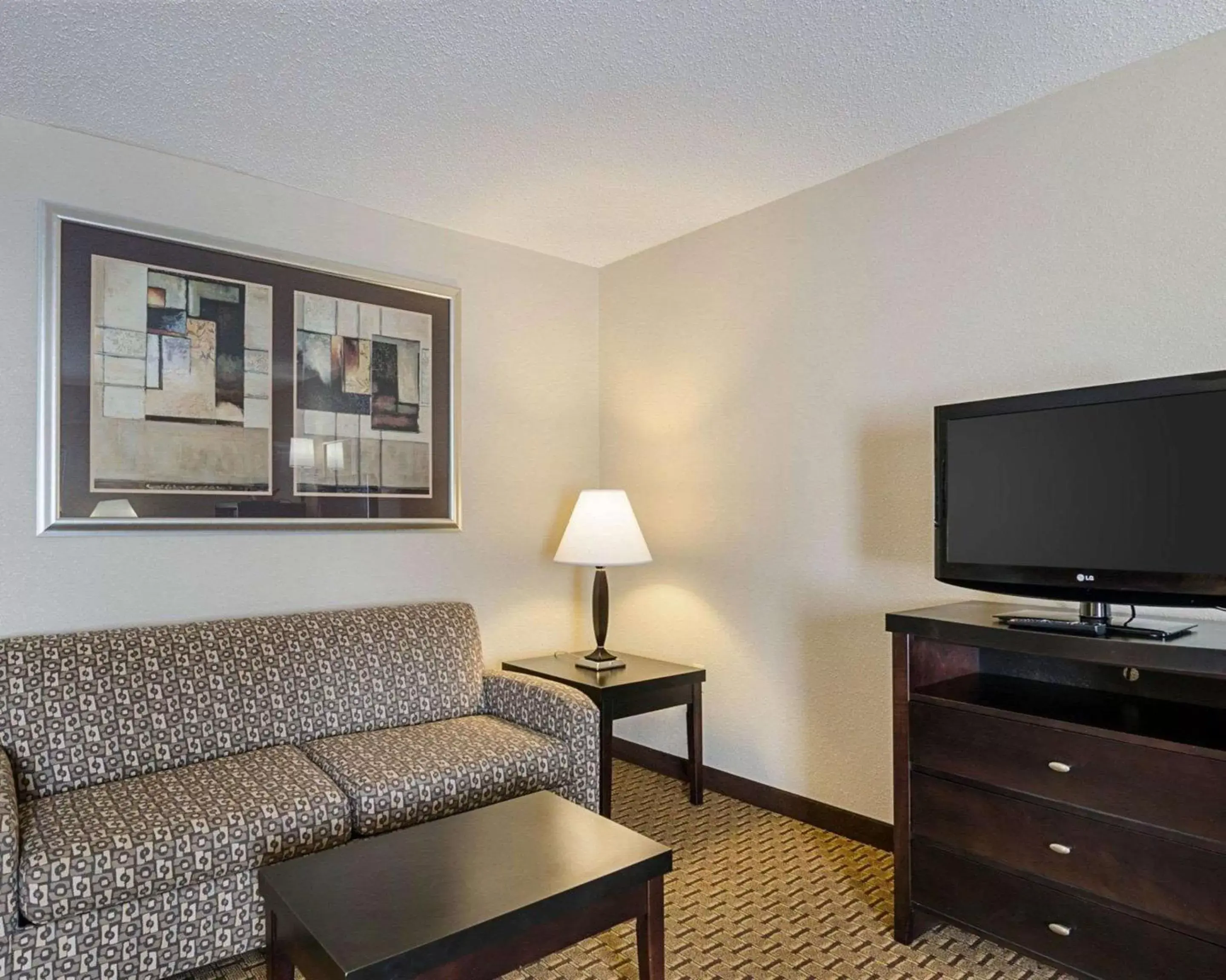 Photo of the whole room, Seating Area in Quality Inn Troutville - Roanoke North