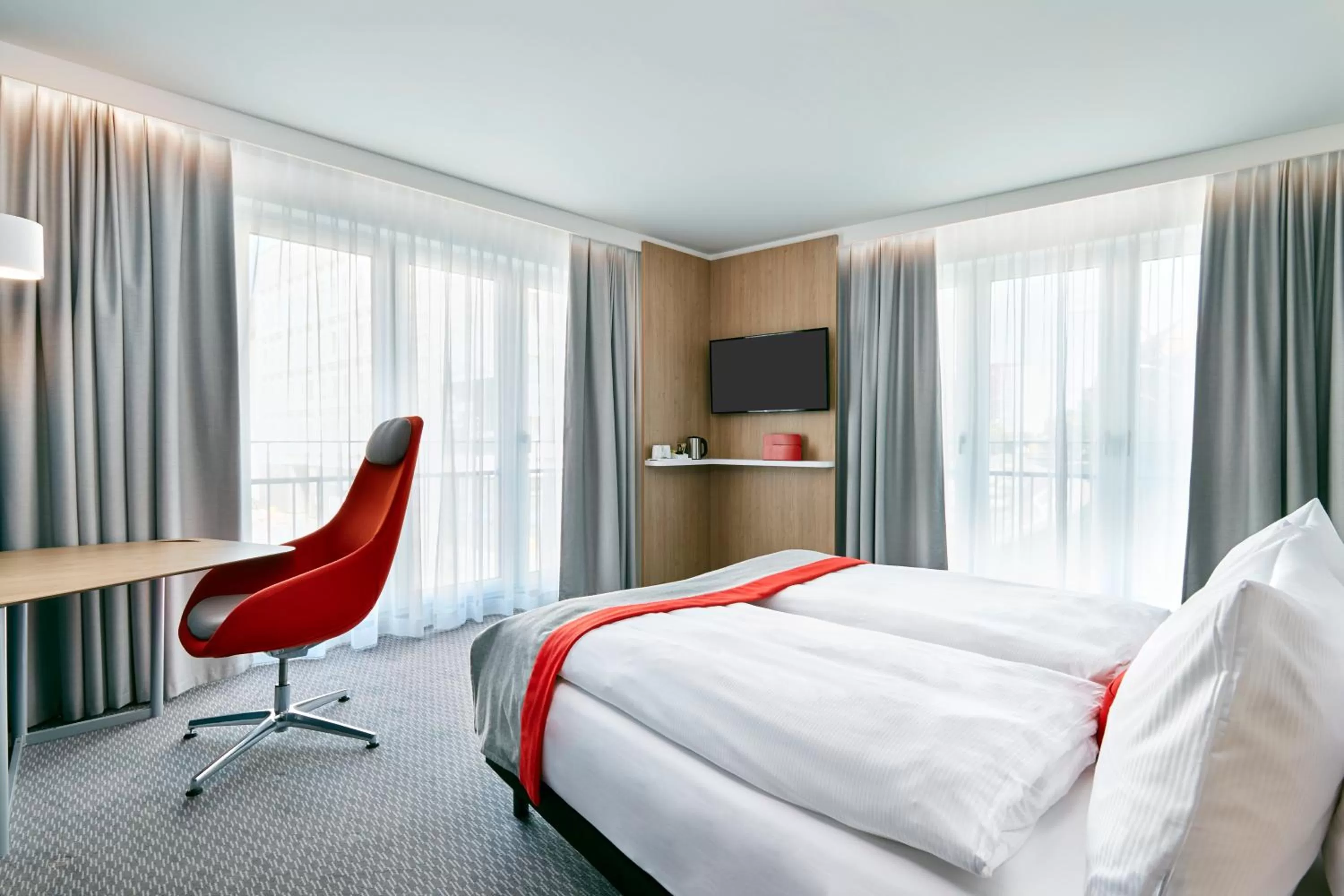 Photo of the whole room, Bed in Holiday Inn Express - Berlin - Alexanderplatz by IHG