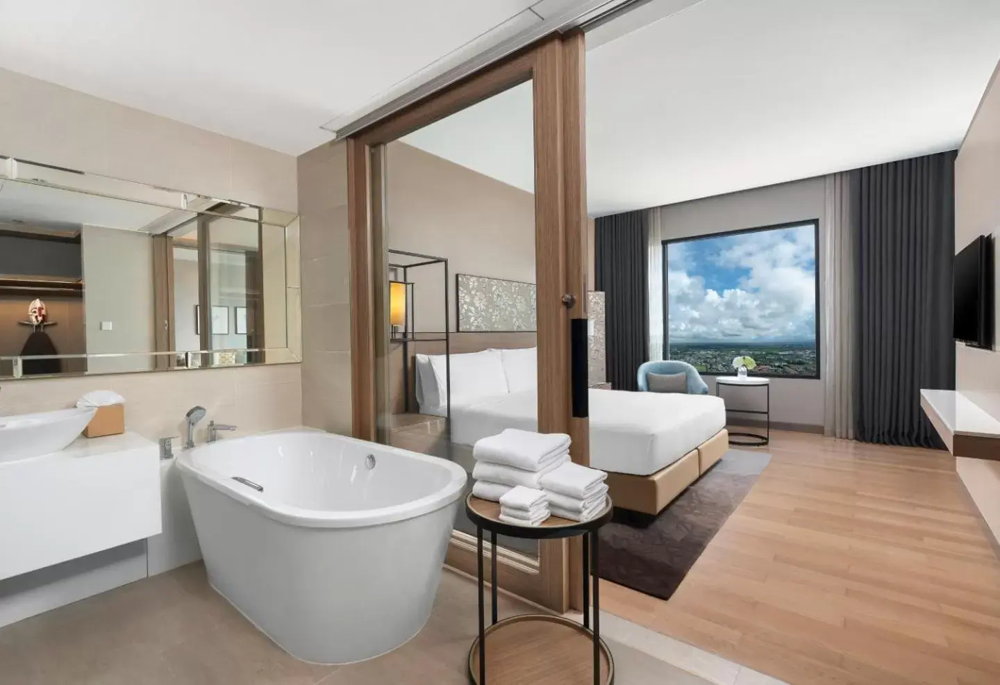 One-Bedroom King Suite in Holiday Inn & Suites Rayong City Centre by IHG One-Bedroom King Suite in Holiday Inn & Suites Rayong City Centre by IHG