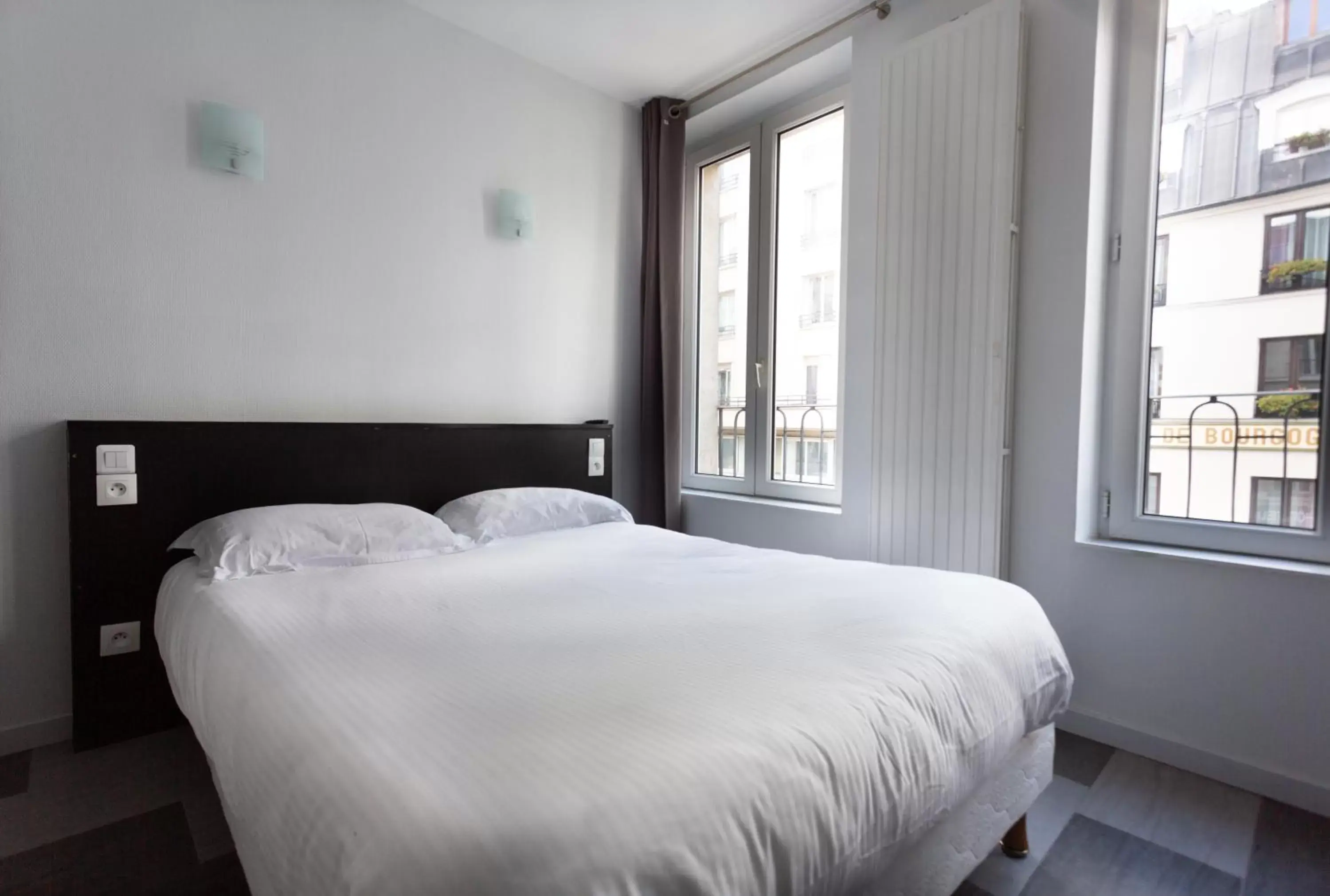 Bed in Hotel Mimosa Paris