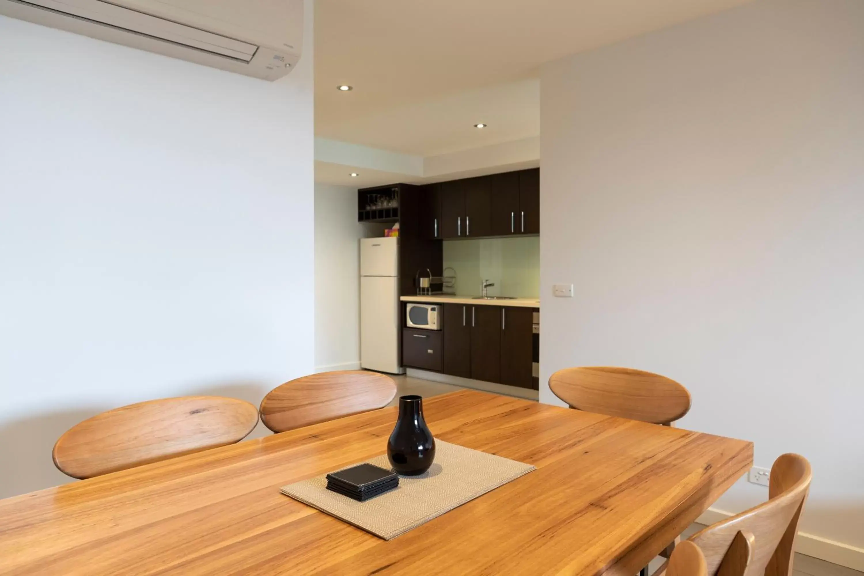 Kitchen or kitchenette, Dining Area in The Dolphin Apartments