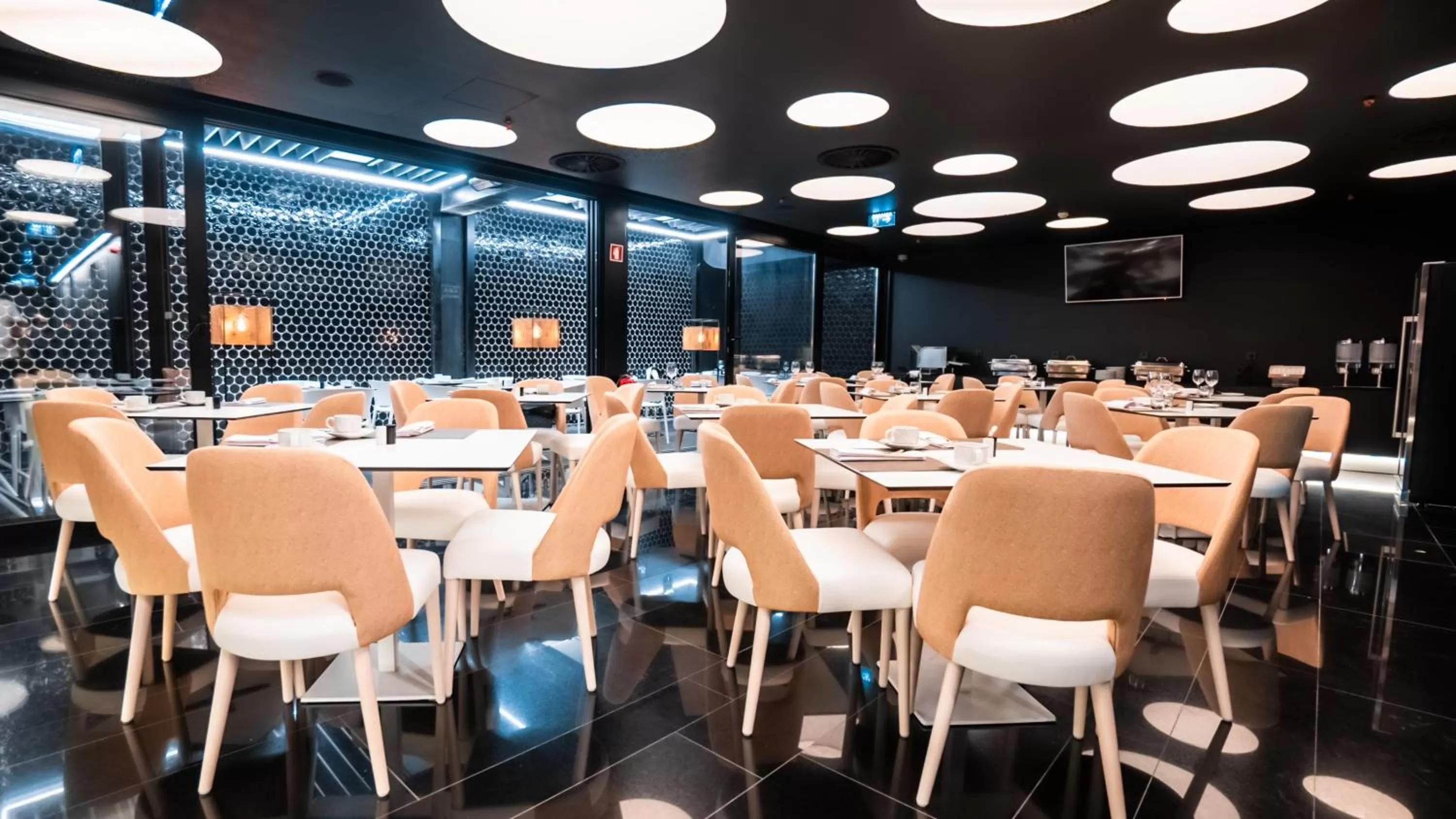 Restaurant/places to eat in Hills Hotel Lisboa