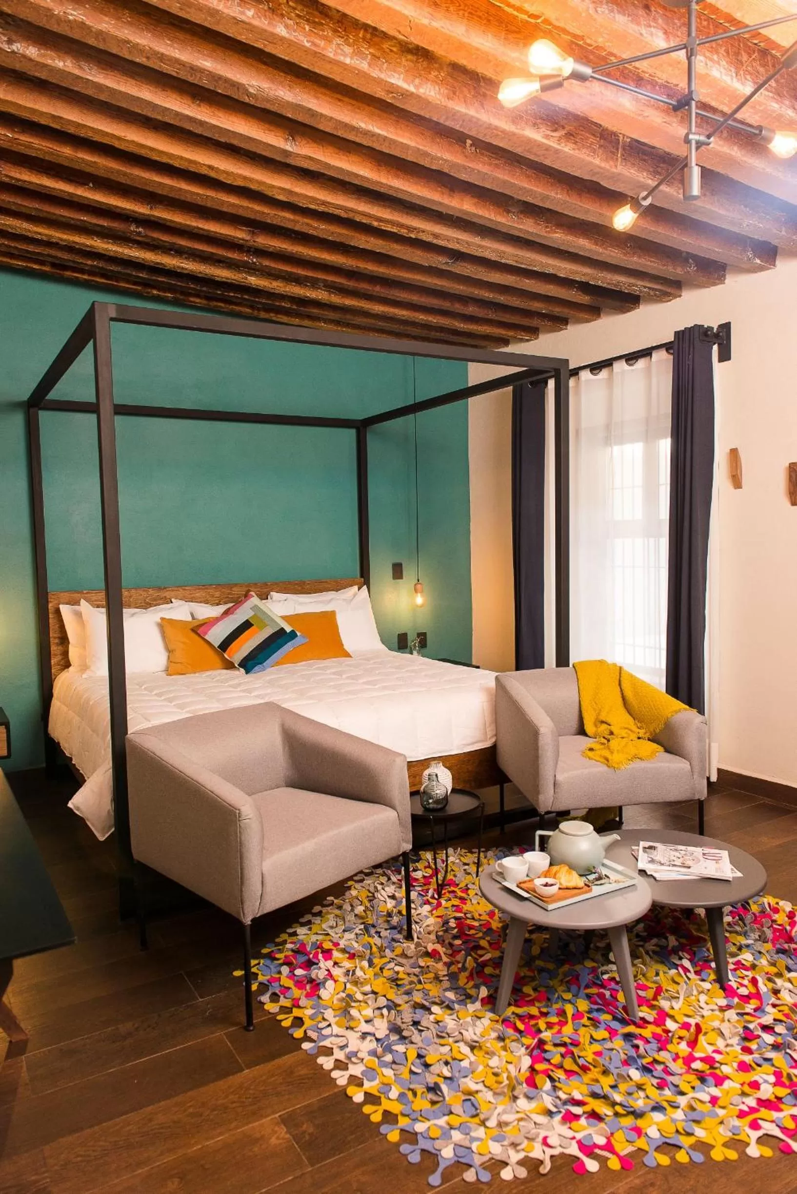 Bed in Antigua Trece Hotel Fusión