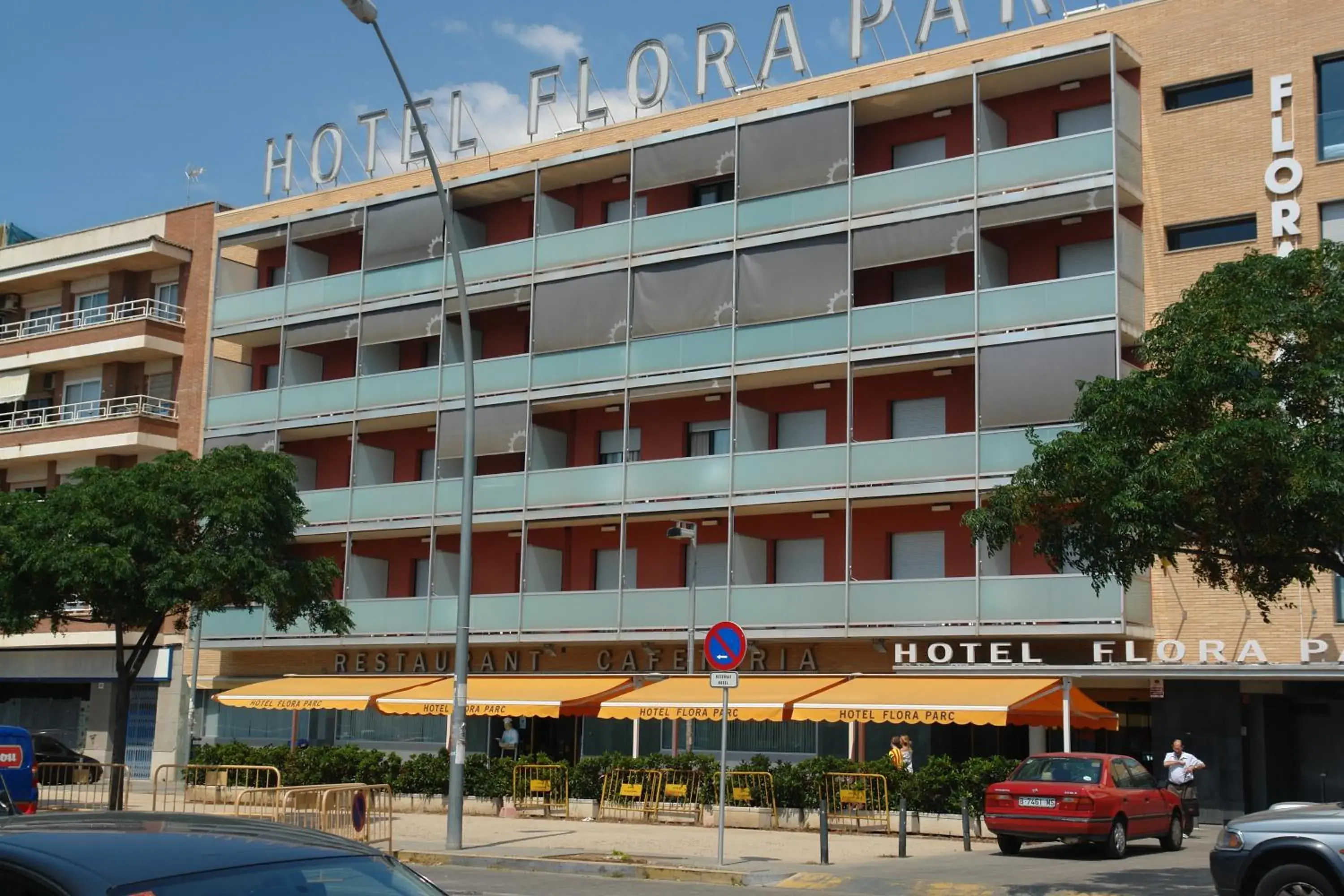 Facade/entrance, Property Building in Hotel Flora Parc