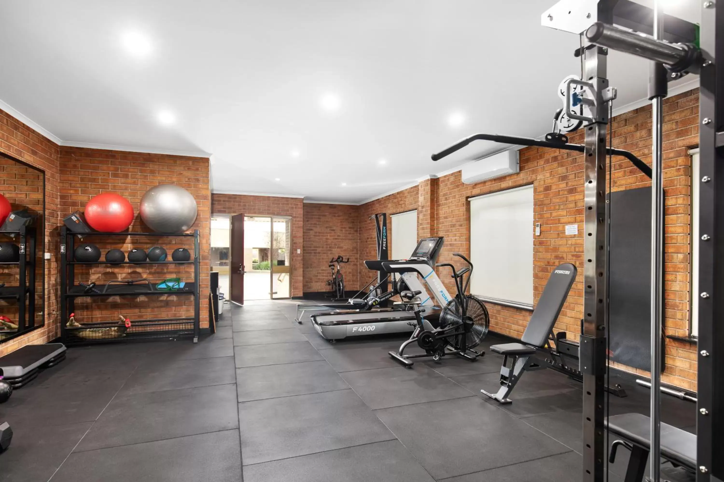 Fitness centre/facilities, Fitness Center/Facilities in Presidential Motel