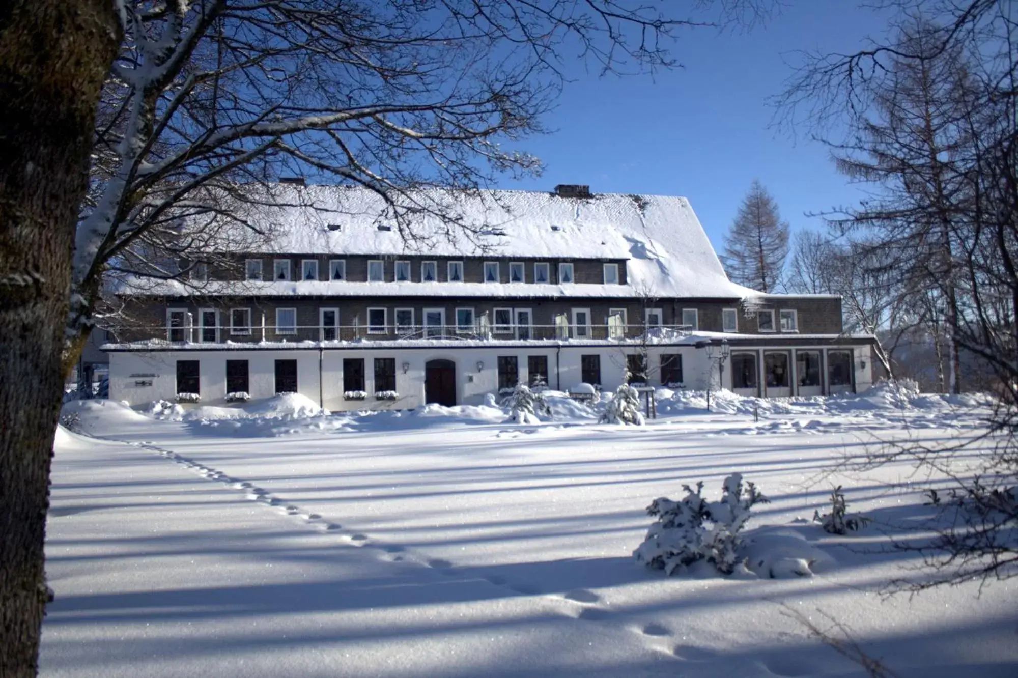 Facade/entrance, Winter in Berghotel Hoher Knochen