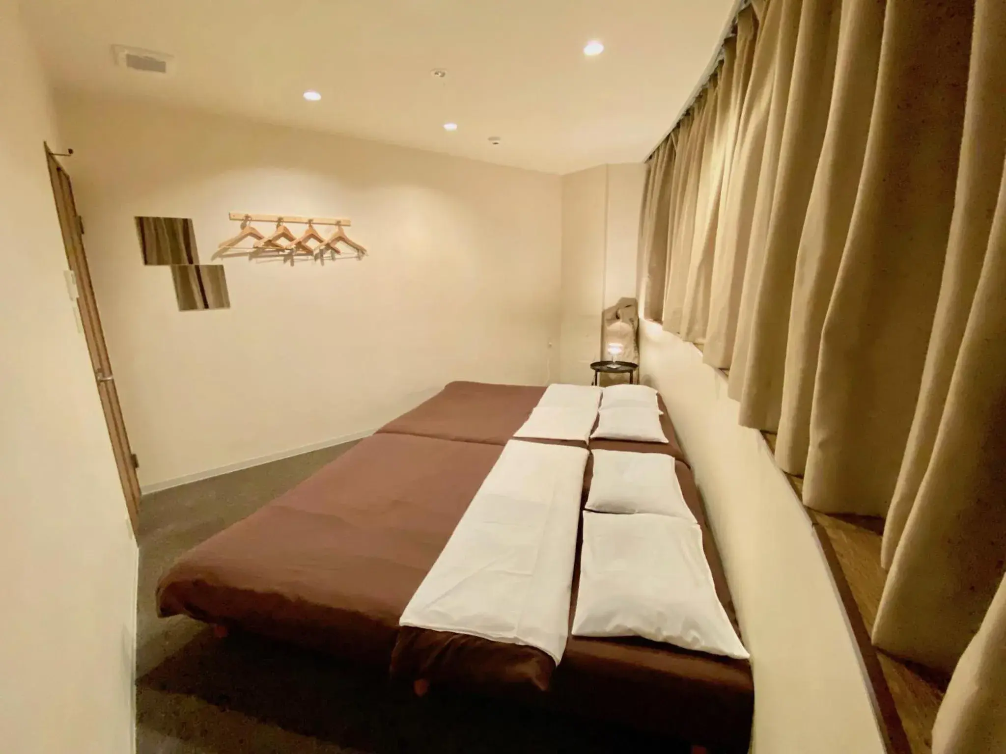 Bedroom in Osaka Guesthouse Nest Bedroom in Osaka Guesthouse Nest