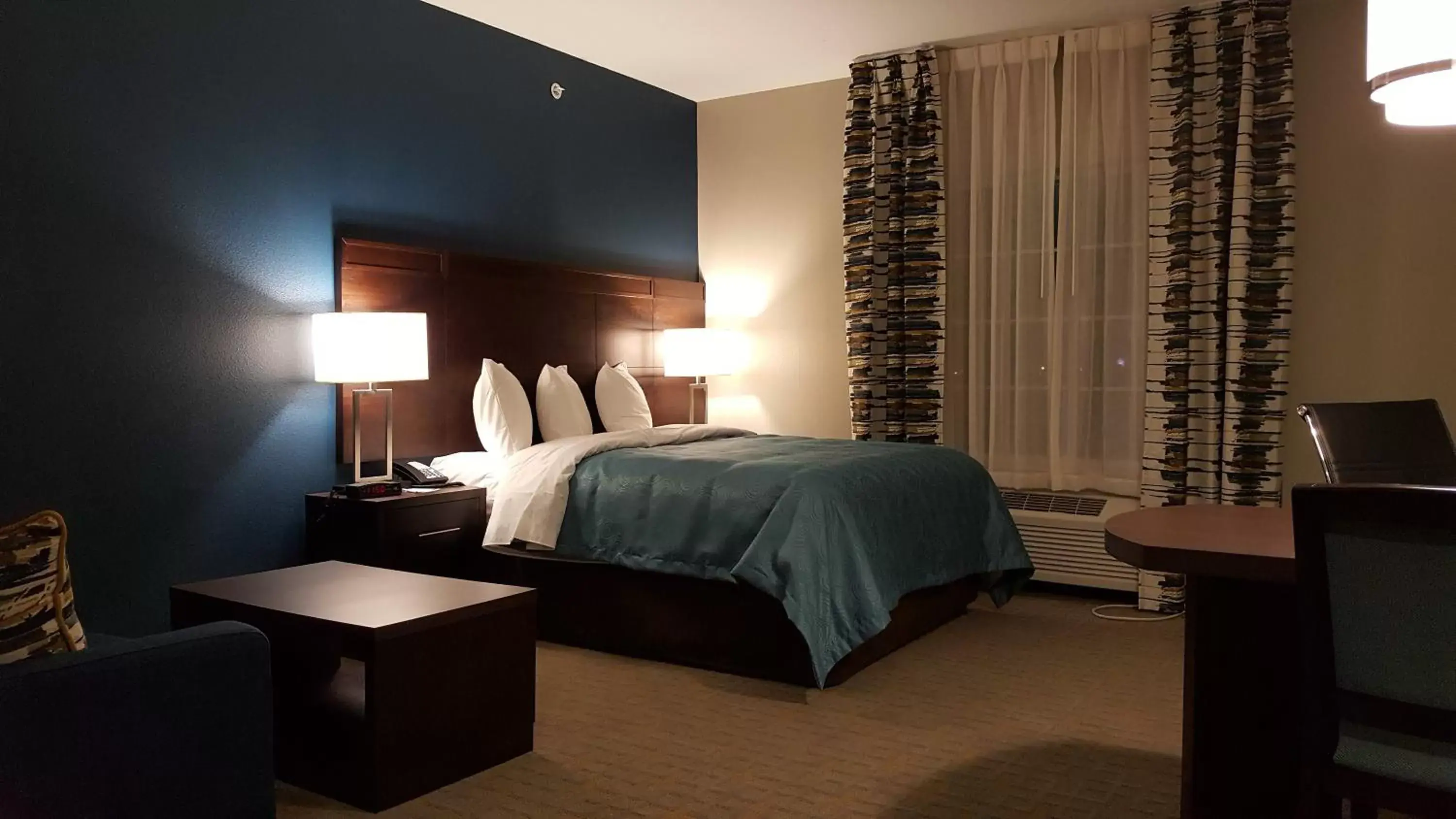 Bedroom, Bed in MainStay Suites Midland
