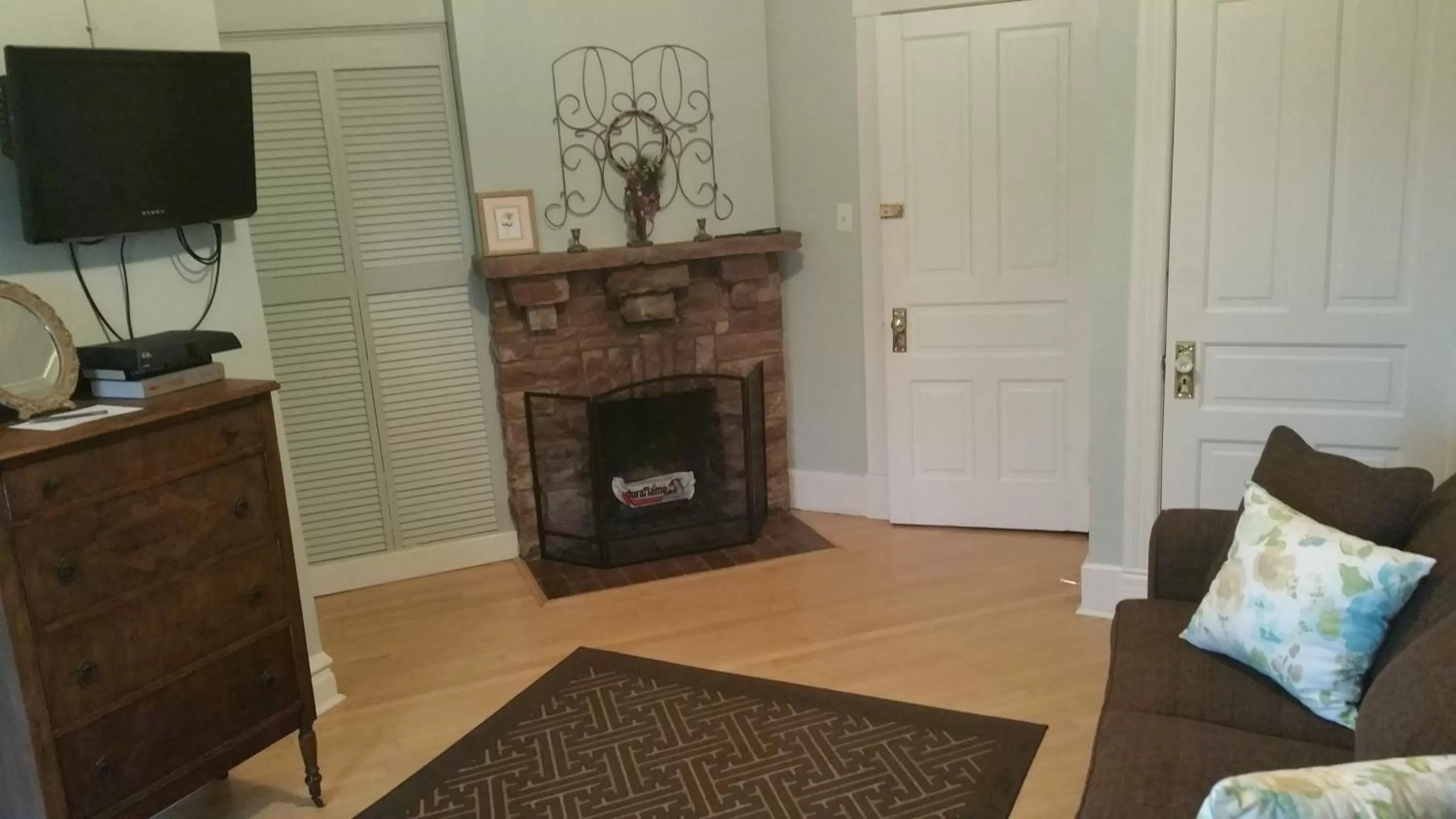 TV and multimedia in The Inn at Ragged Edge