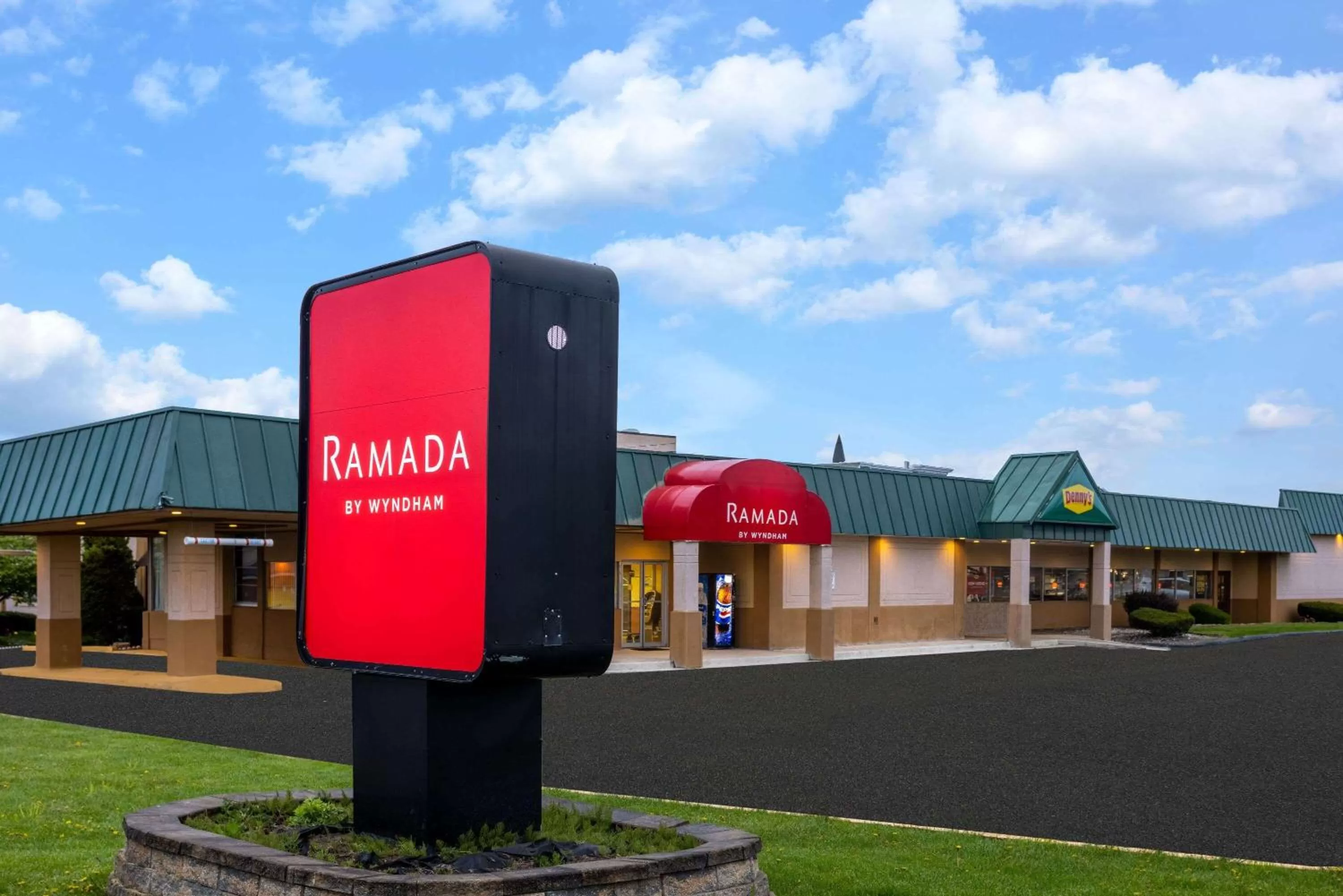 Property building in Ramada by Wyndham Rome - Verona