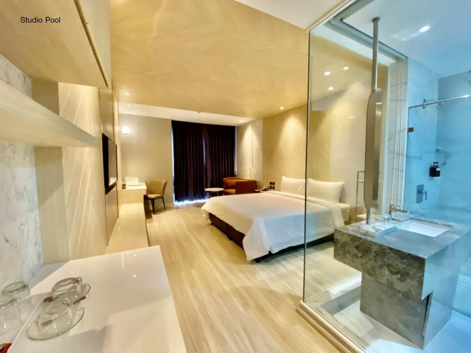 Bedroom, Bed in Golden City Rayong Hotel