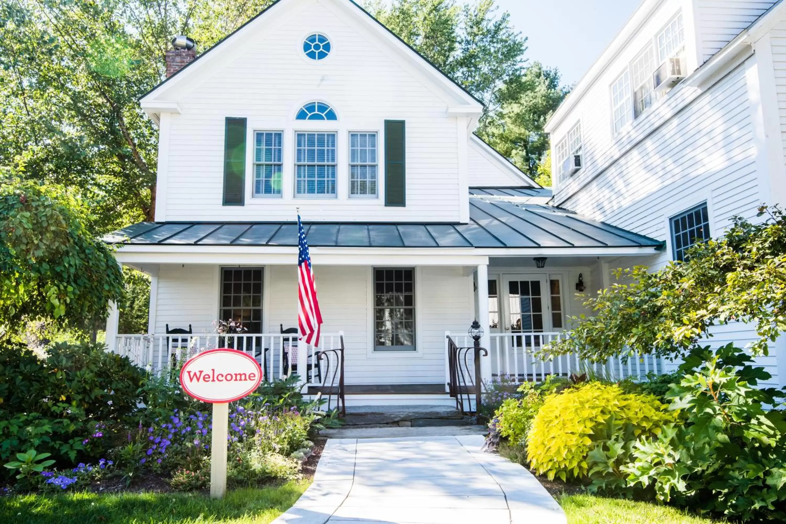 Property Building in Four Columns Inn