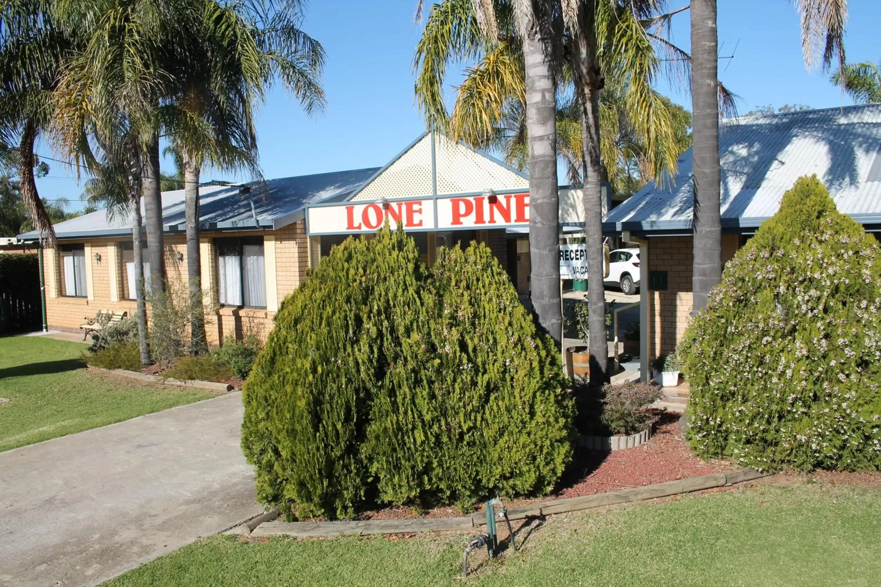 Facade/entrance, Property Building in Lone Pine Motel