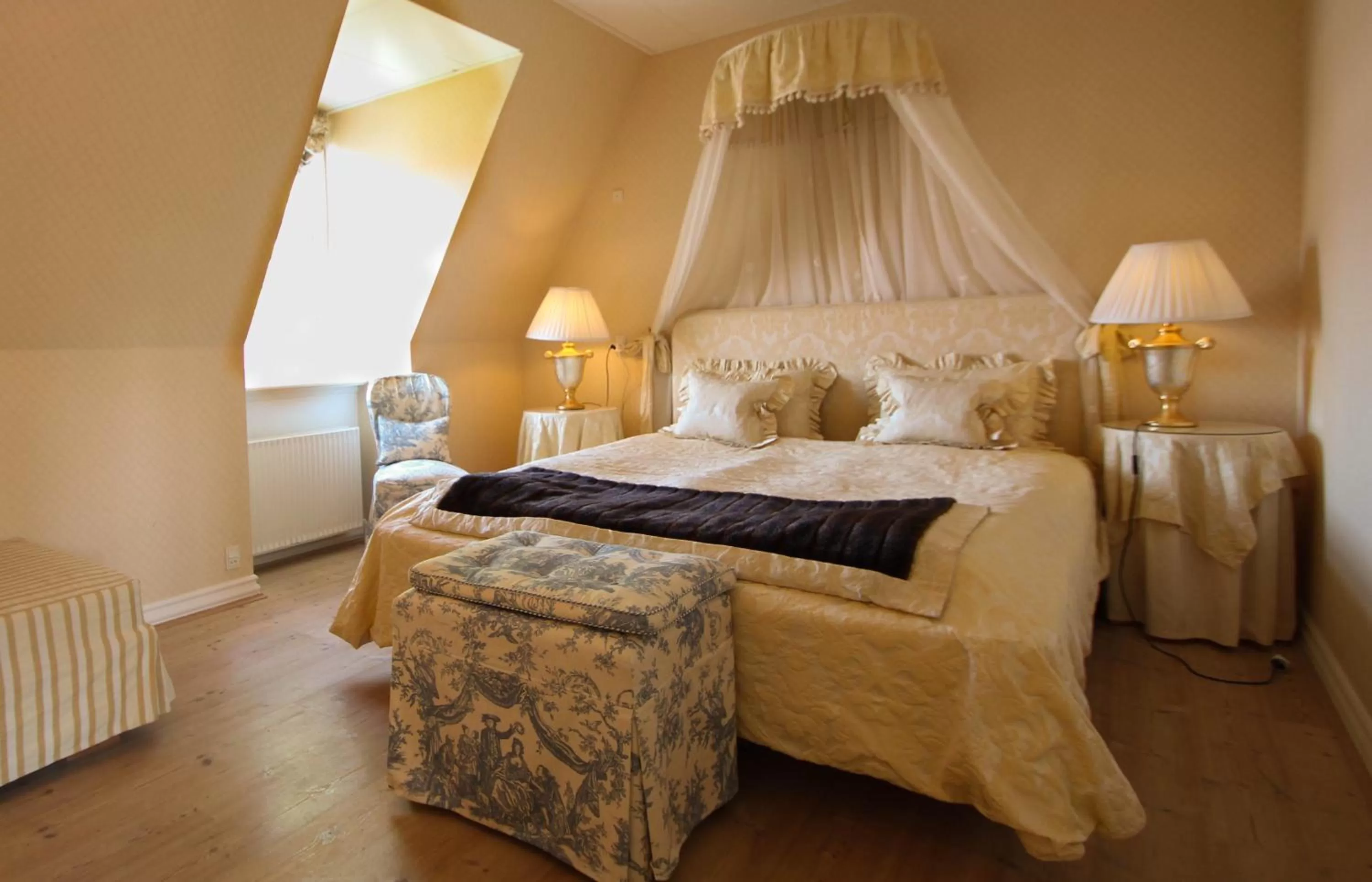 Bedroom, Bed in Sophiendal Manor