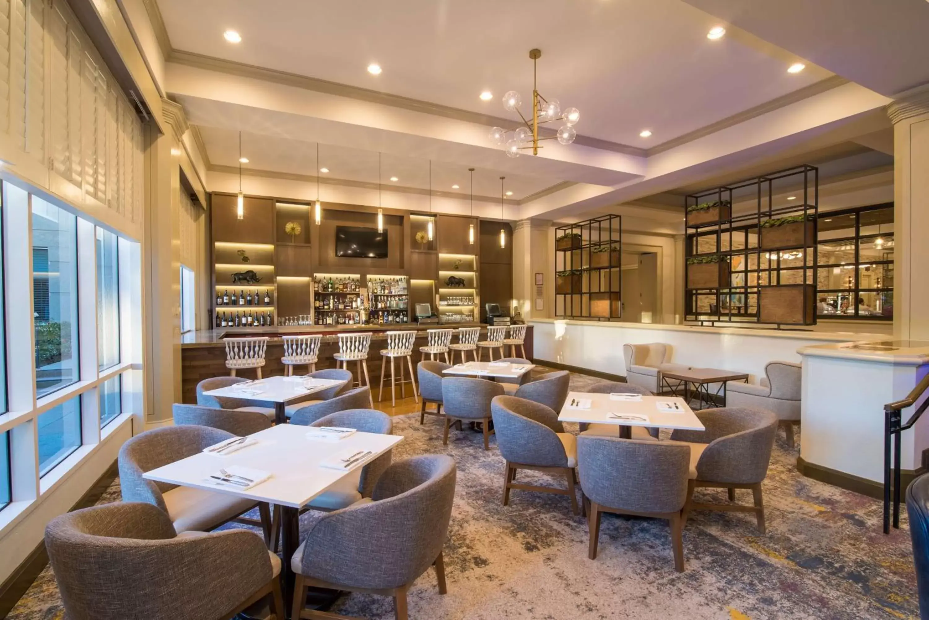 Lounge or bar, Restaurant/Places to Eat in DoubleTree by Hilton San Diego-Mission Valley