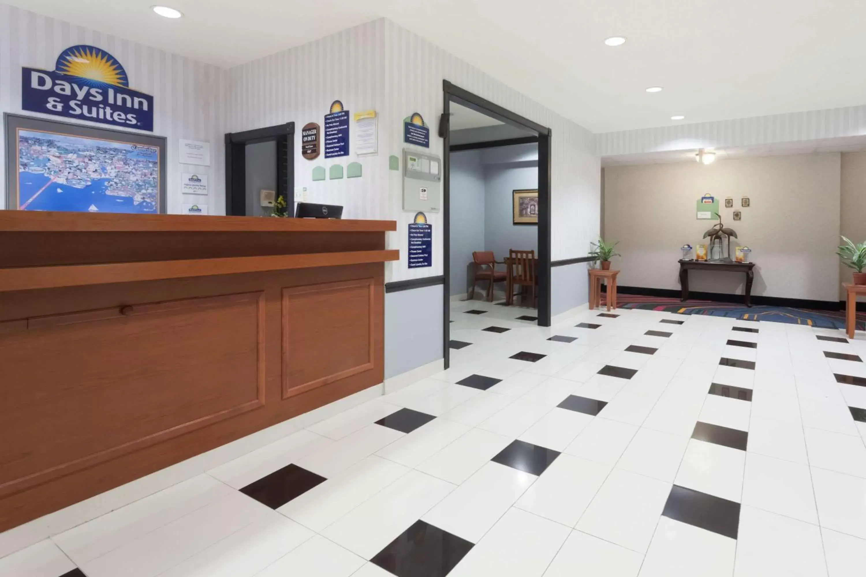 Lobby or reception, Lobby/Reception in Days Inn & Suites by Wyndham Cambridge