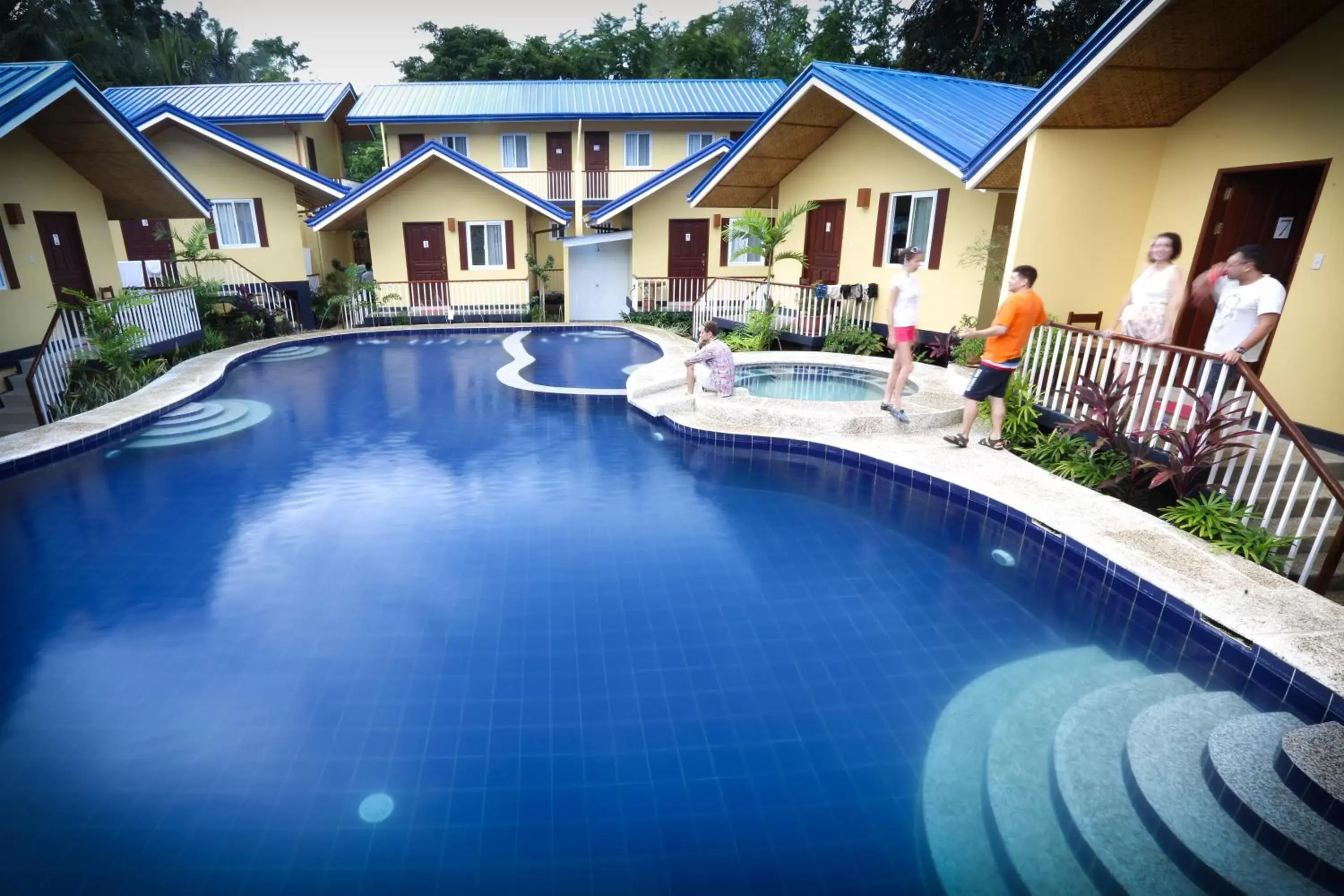 Swimming Pool in Blue Lagoon Inn & Suites
