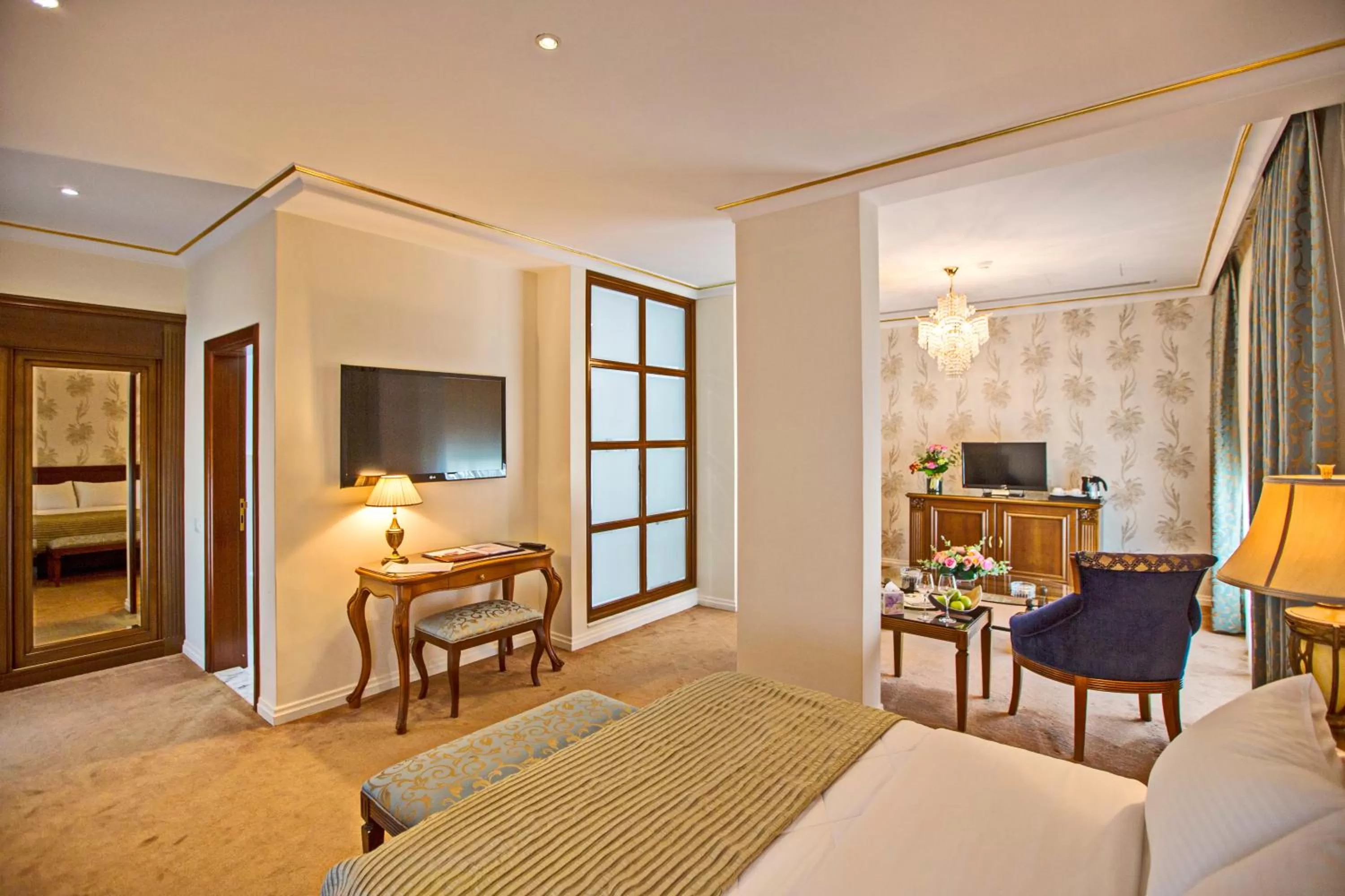 Bedroom, Bed in Amman International Hotel