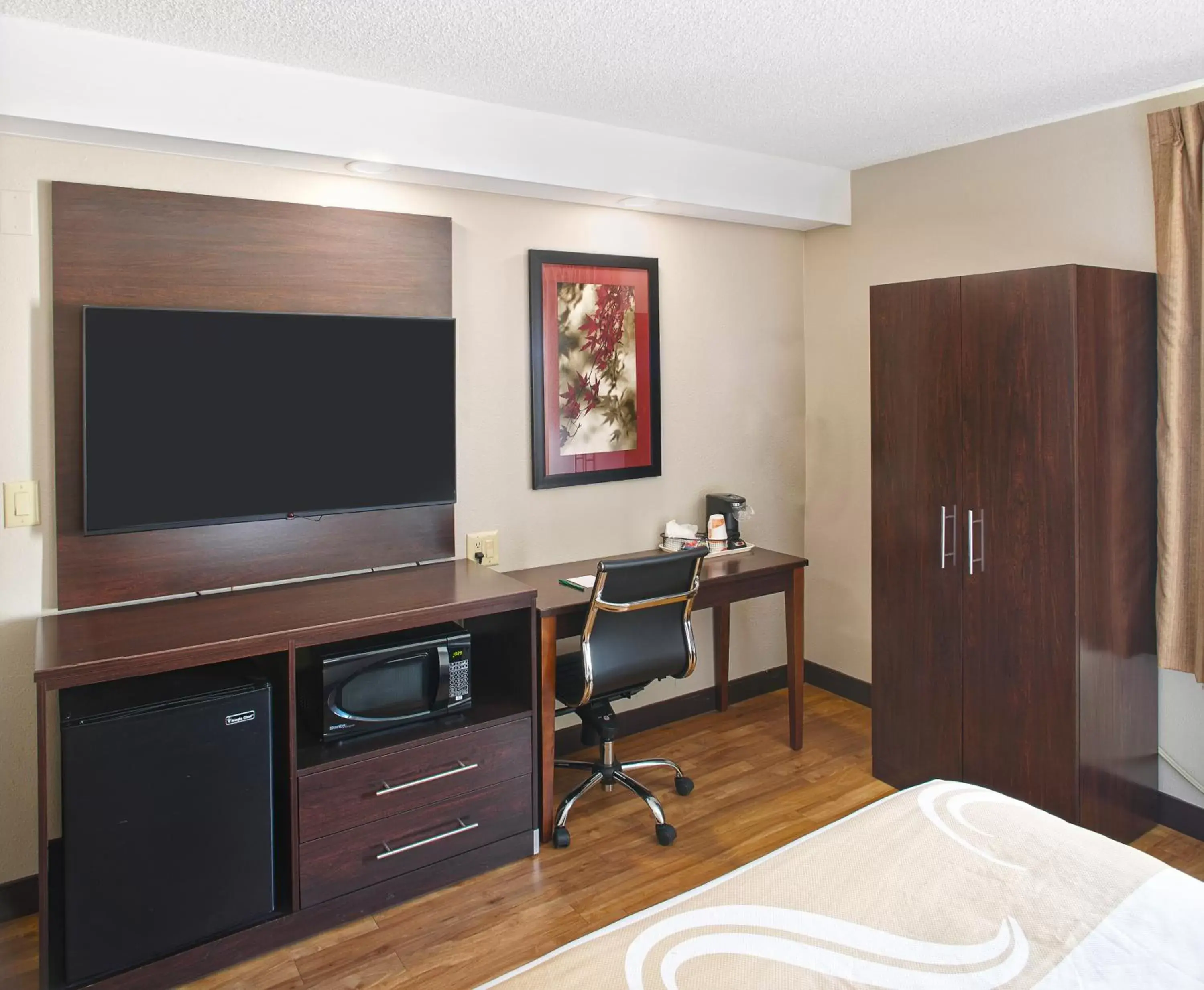 TV and multimedia, TV/Entertainment Center in Quality Inn Bentonville-Rogers