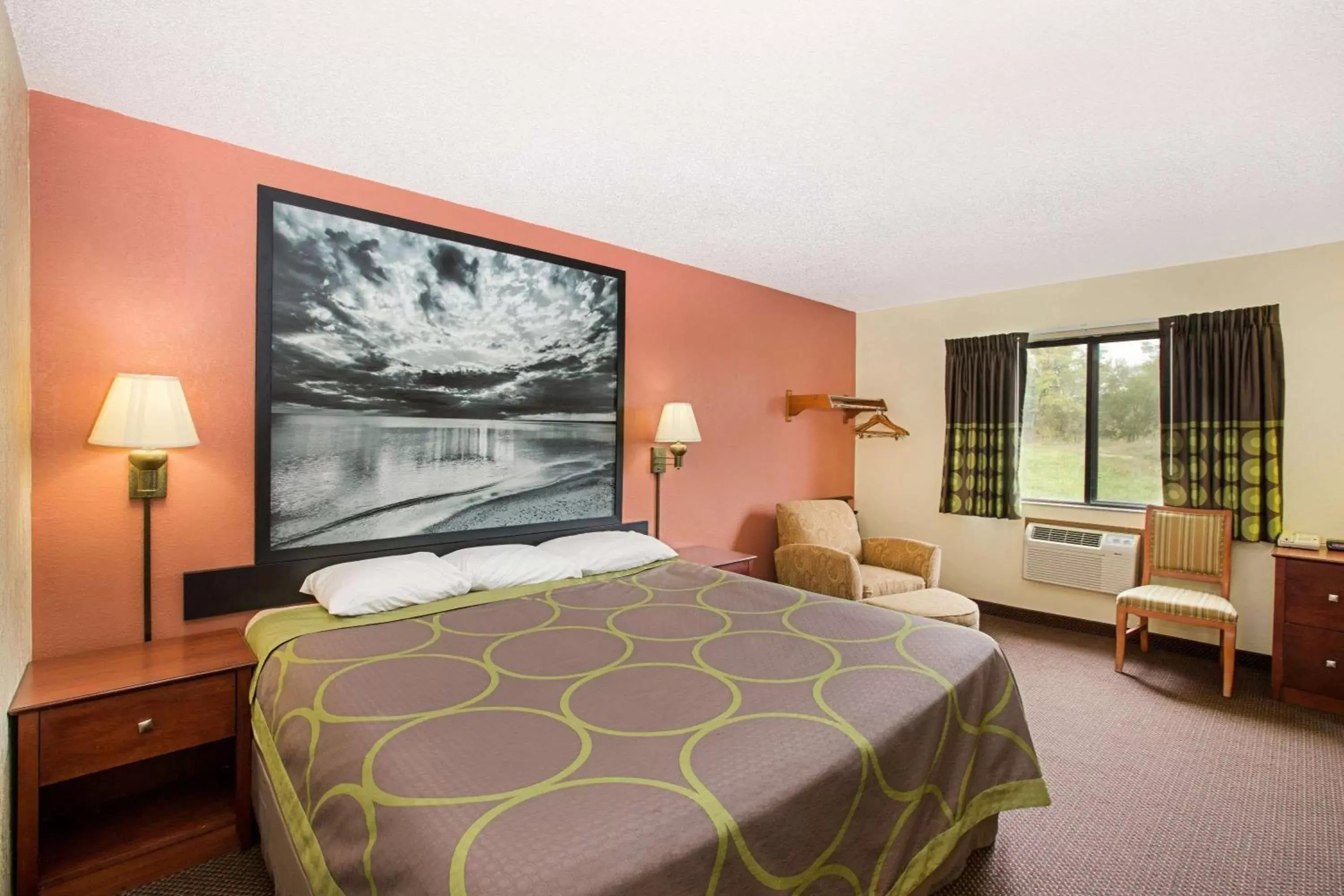 Photo of the whole room, Bed in Super 8 by Wyndham Oskaloosa IA