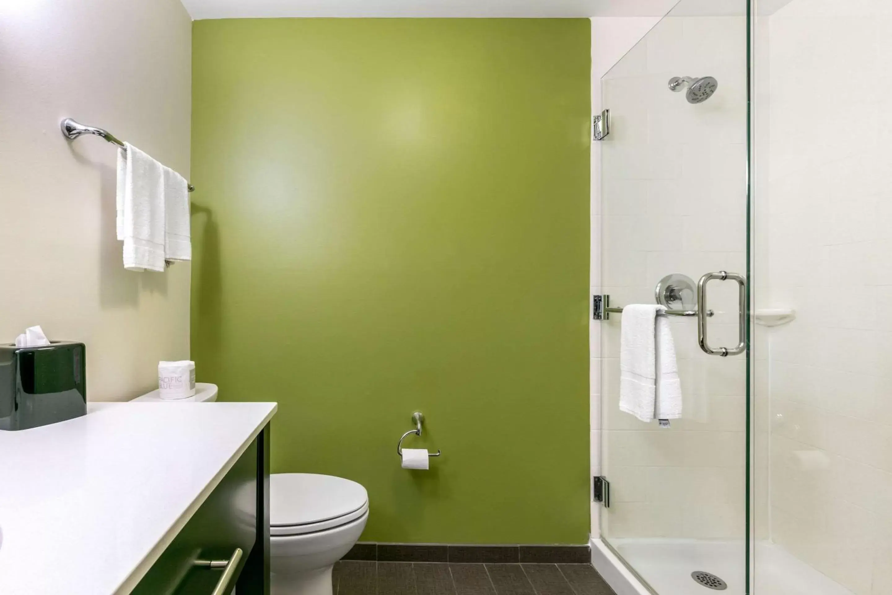 Photo of the whole room, Bathroom in Sleep Inn & Suites Columbia