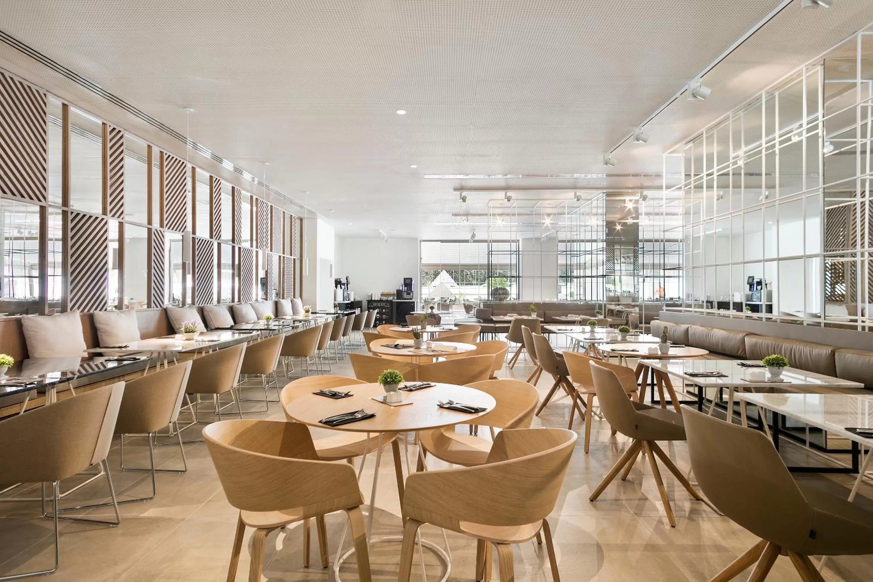 Restaurant/places to eat in Melia Sevilla