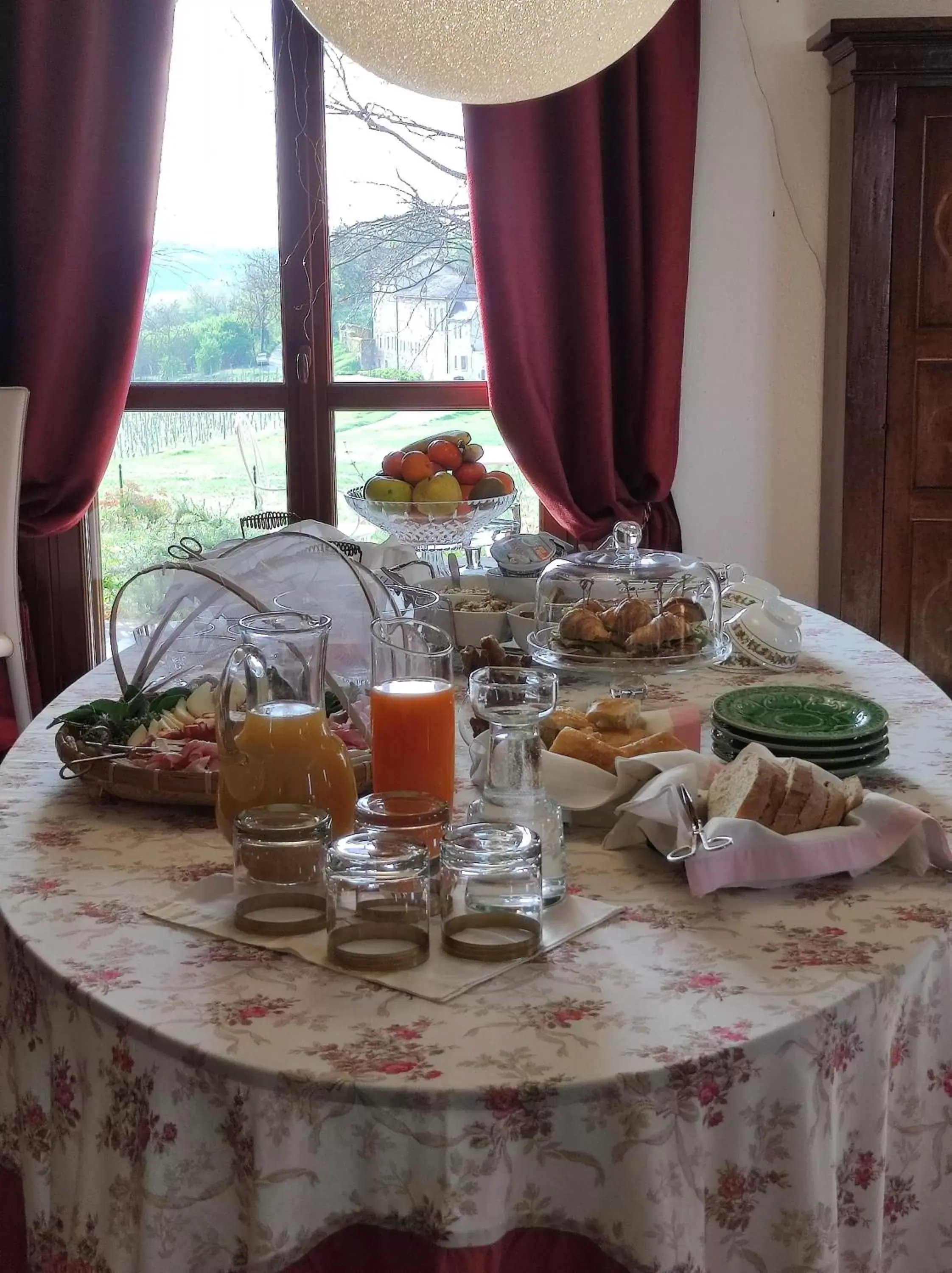 Breakfast in Villa Pieve