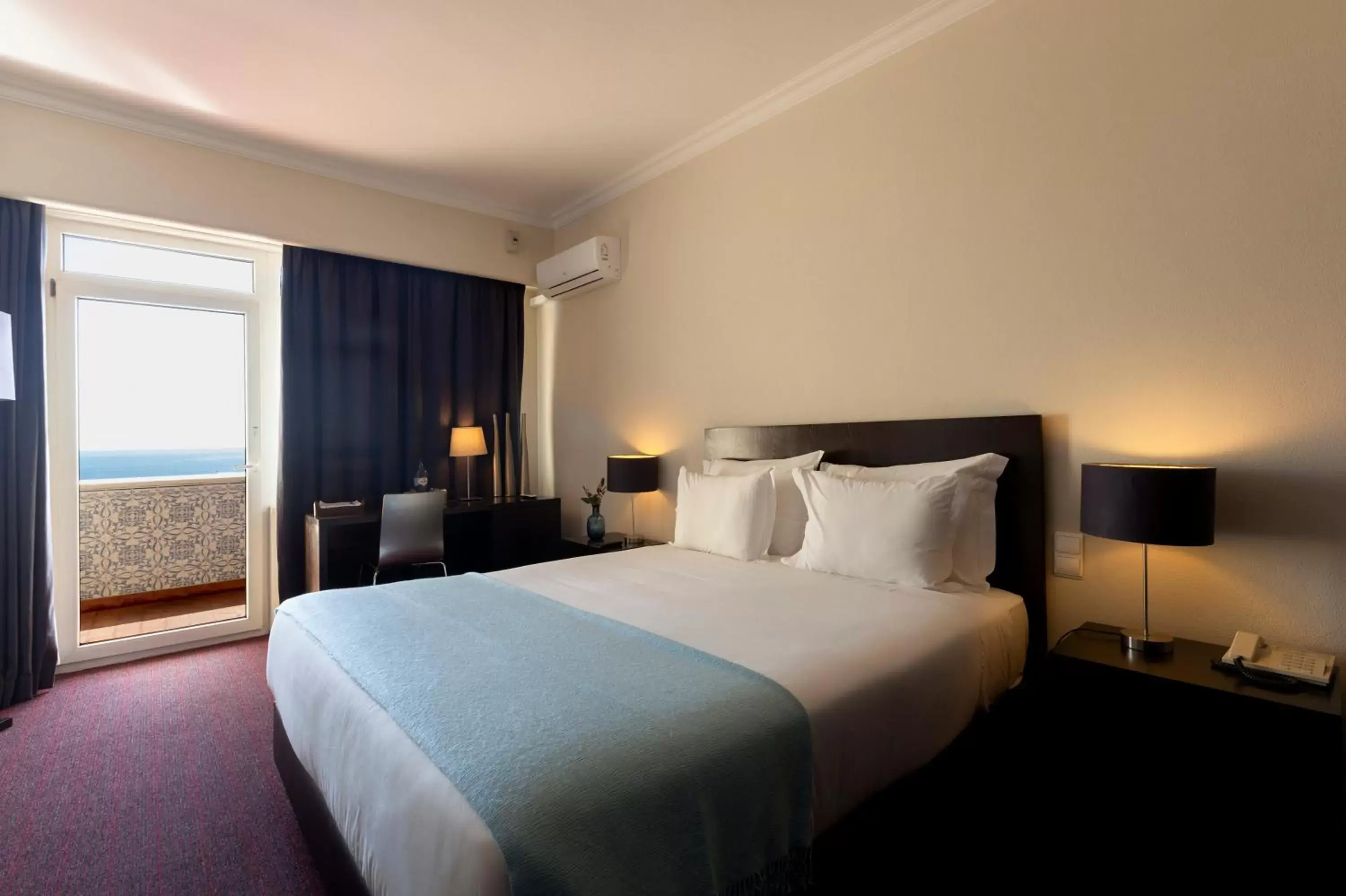 Bedroom, Bed in Carcavelos Beach Hotel Bedroom, Bed in Carcavelos Beach Hotel