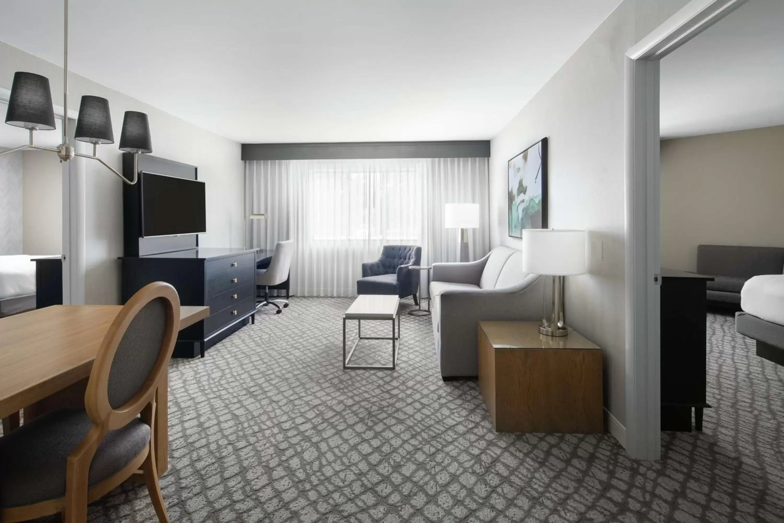Bed, Seating Area in DoubleTree Suites by Hilton Charlotte/SouthPark