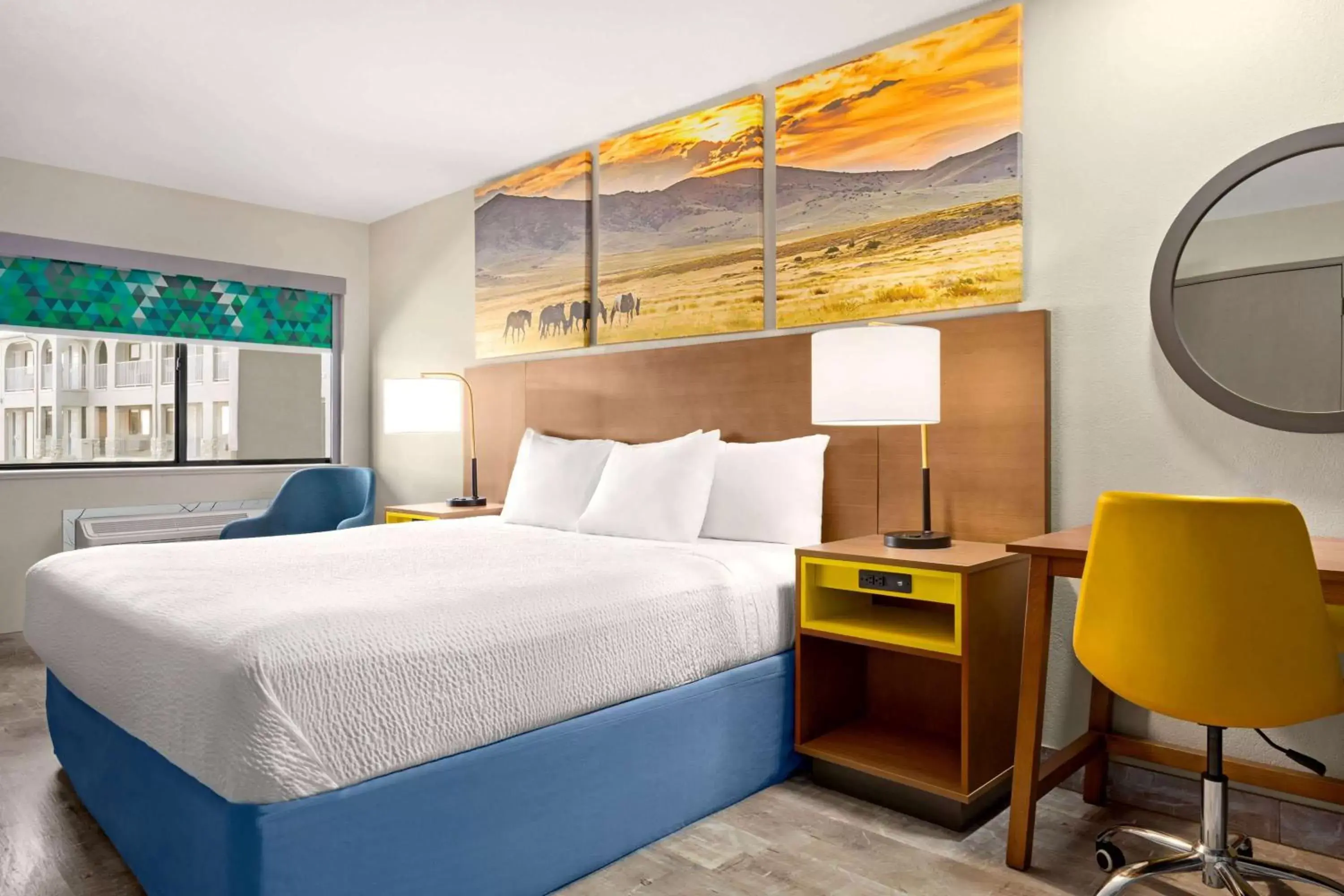 Photo of the whole room, Bed in Days Inn by Wyndham Ruidoso Downs