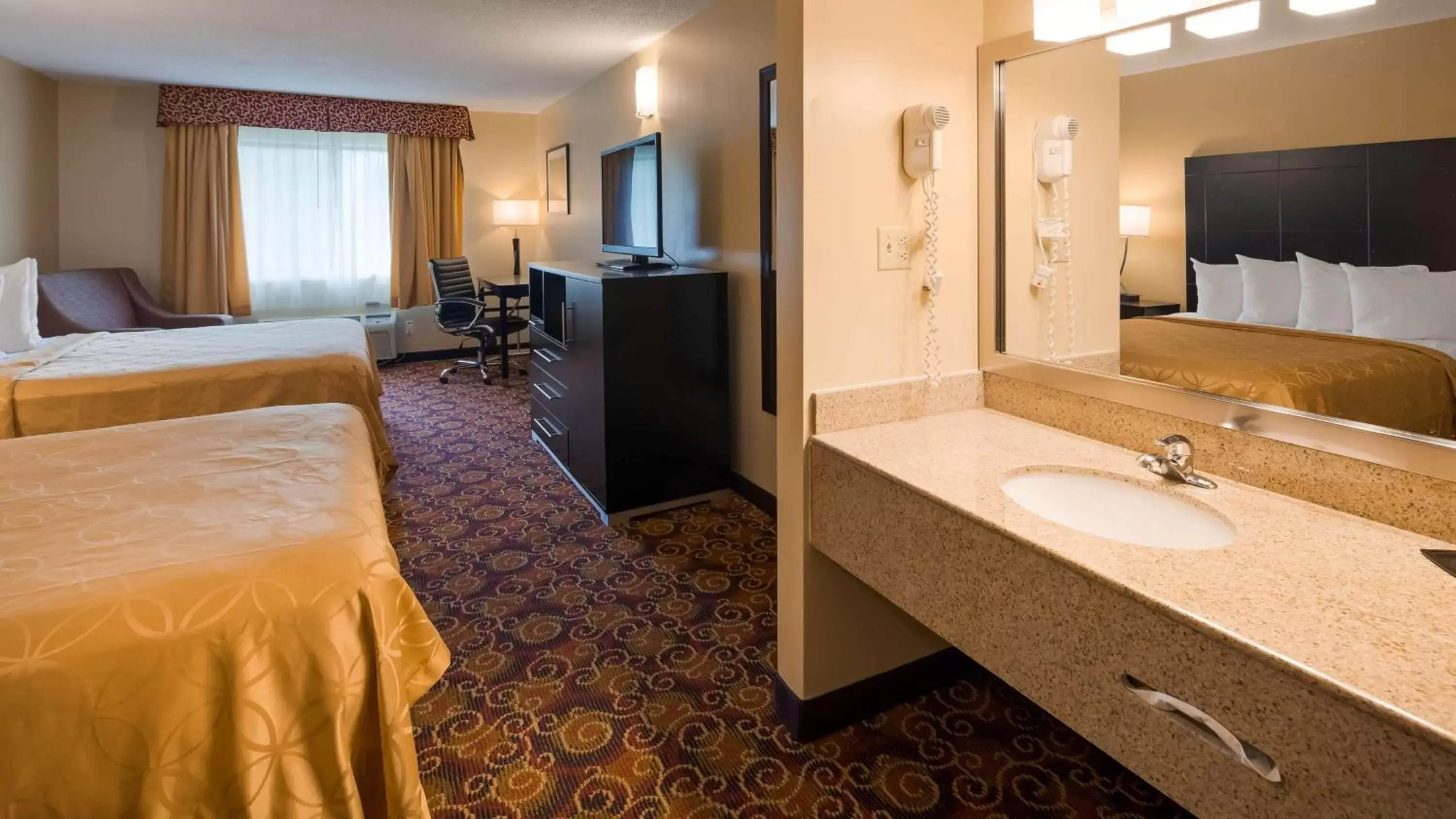 Photo of the whole room, Bathroom in Best Western Monticello