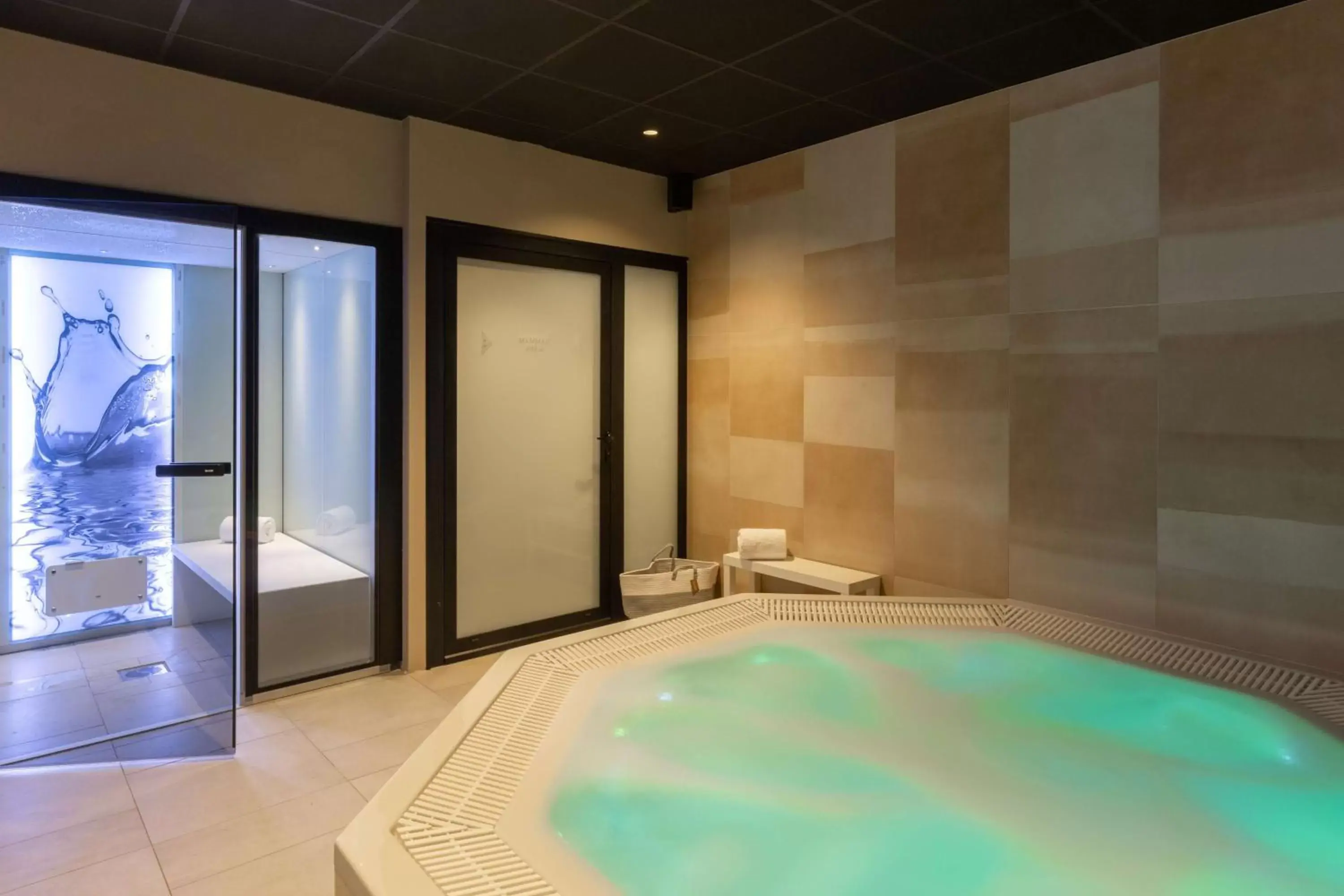Spa and wellness centre/facilities in Best Western Plus Le Conquerant Rouen Nord