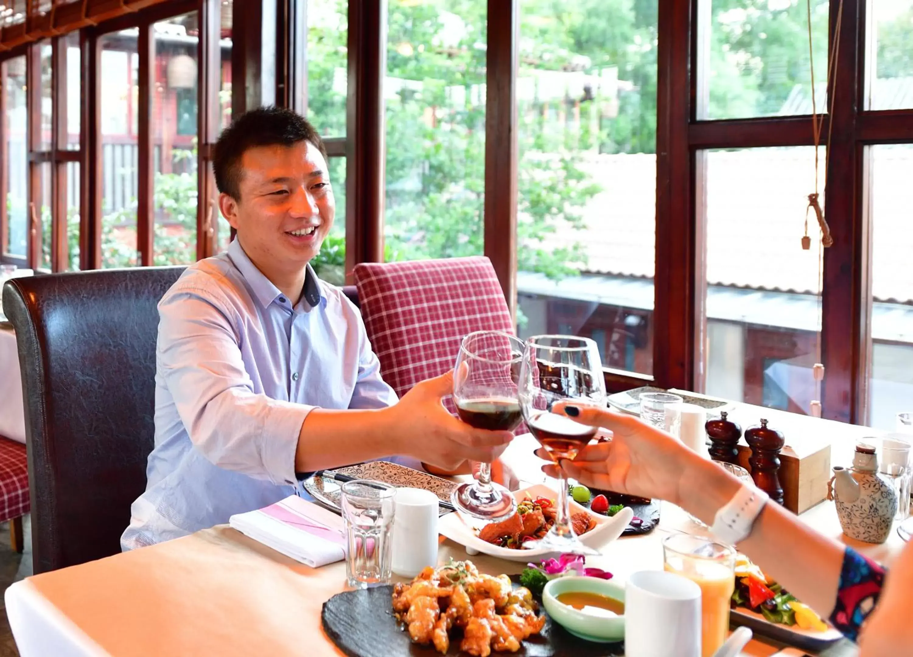 Guests in Jingshan Garden Hotel