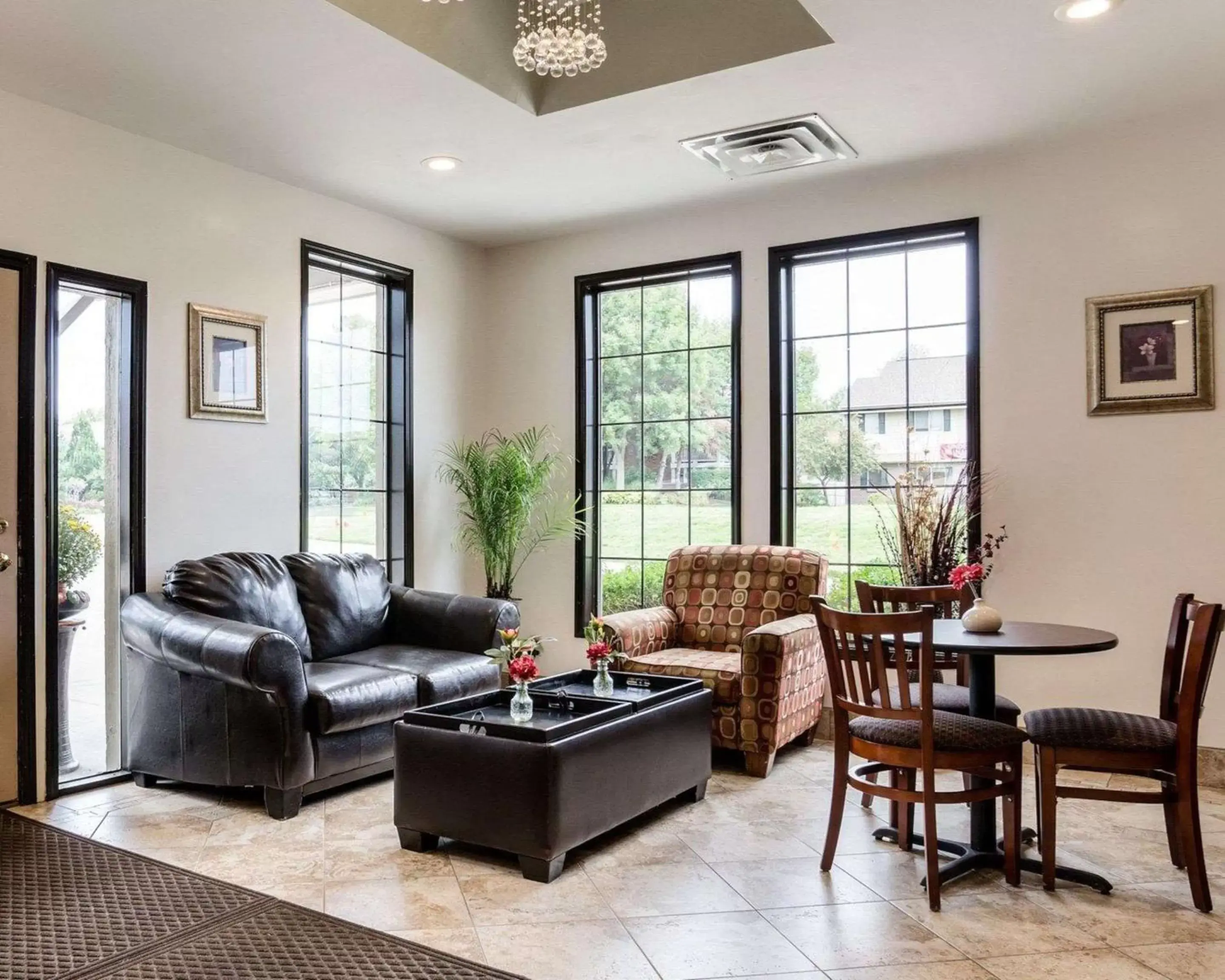 Lobby or reception in Econo Lodge University Lobby or reception in Econo Lodge University