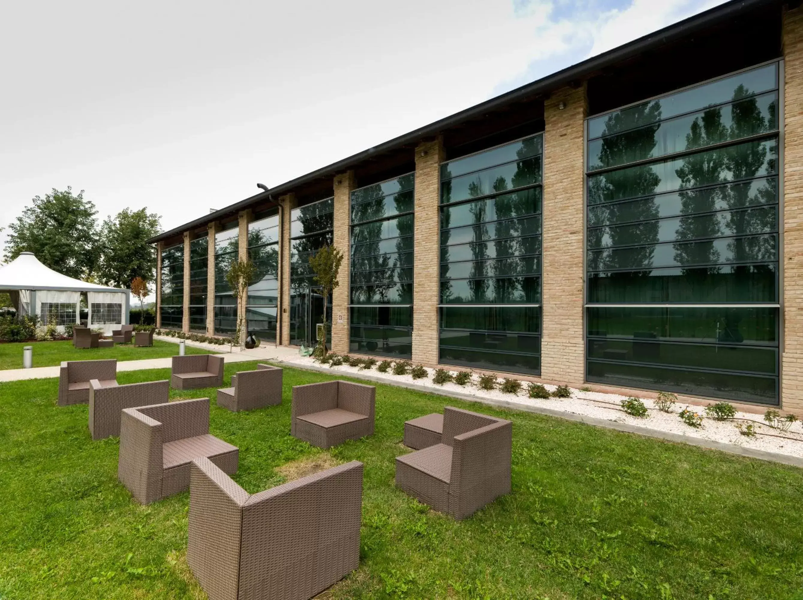 Facade/entrance, Property Building in Hotel City Parma