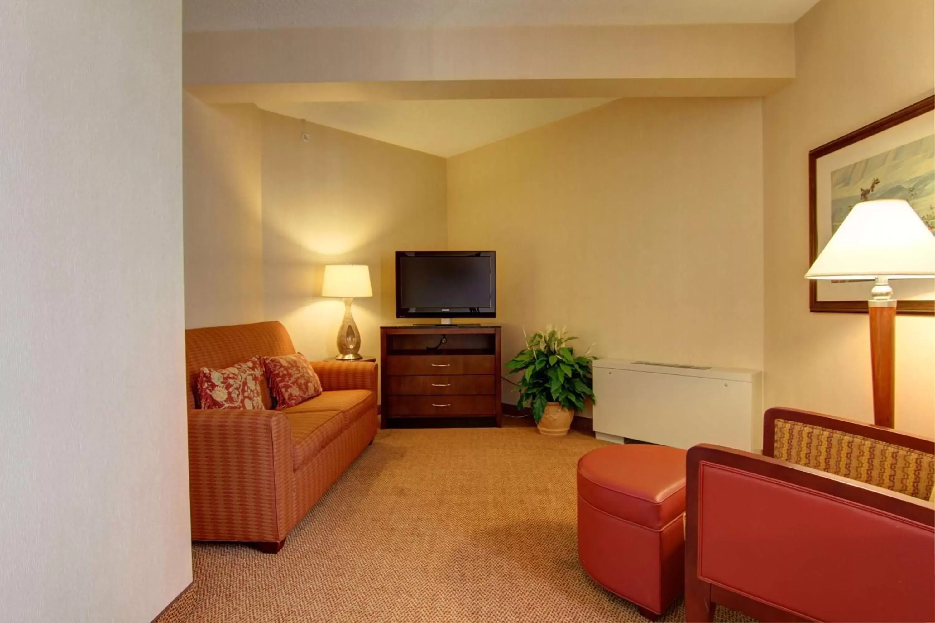 Bedroom, Seating Area in Hilton Garden Inn Calgary Airport