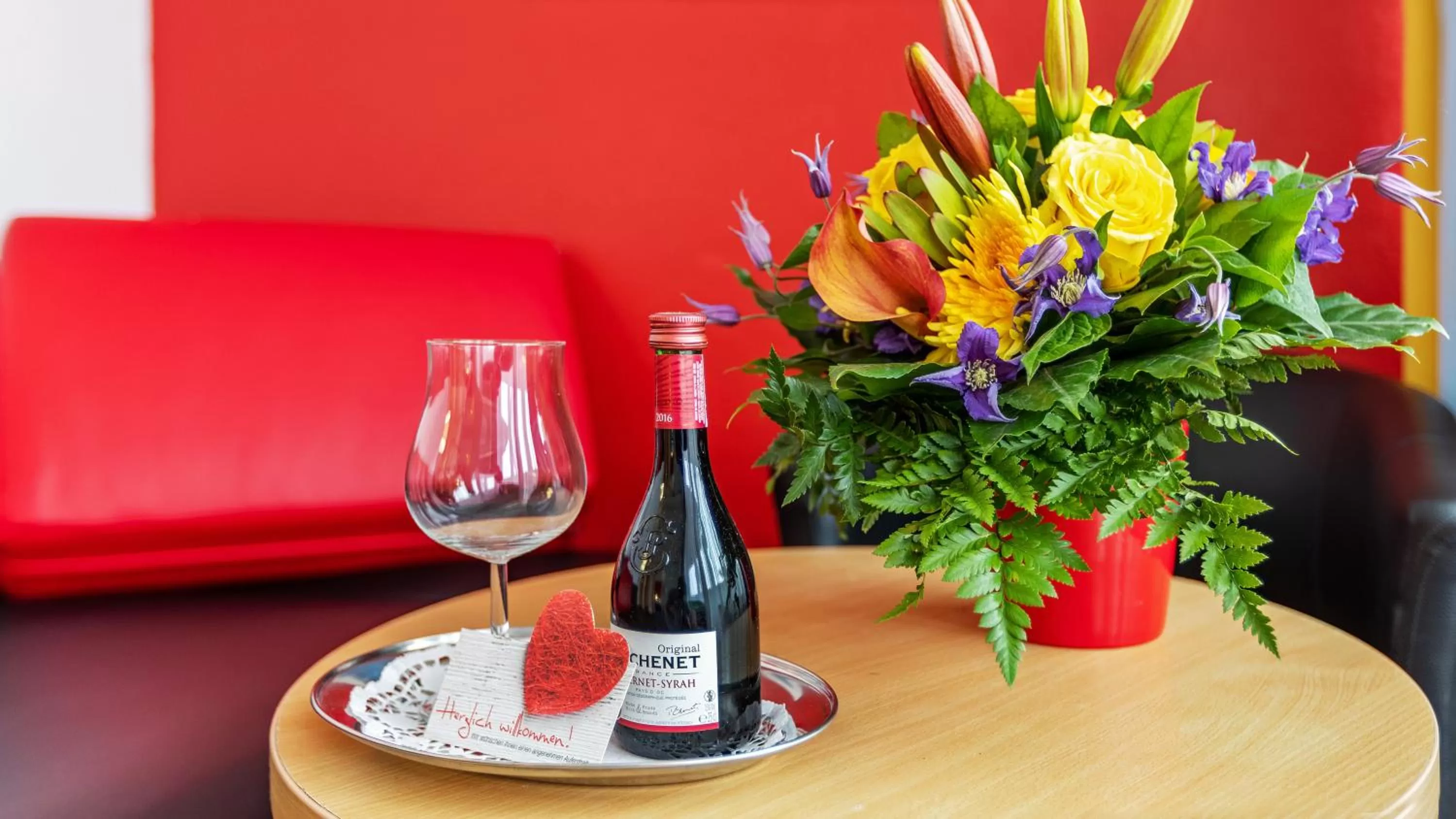 Restaurant/places to eat in NP Hotel Wallis