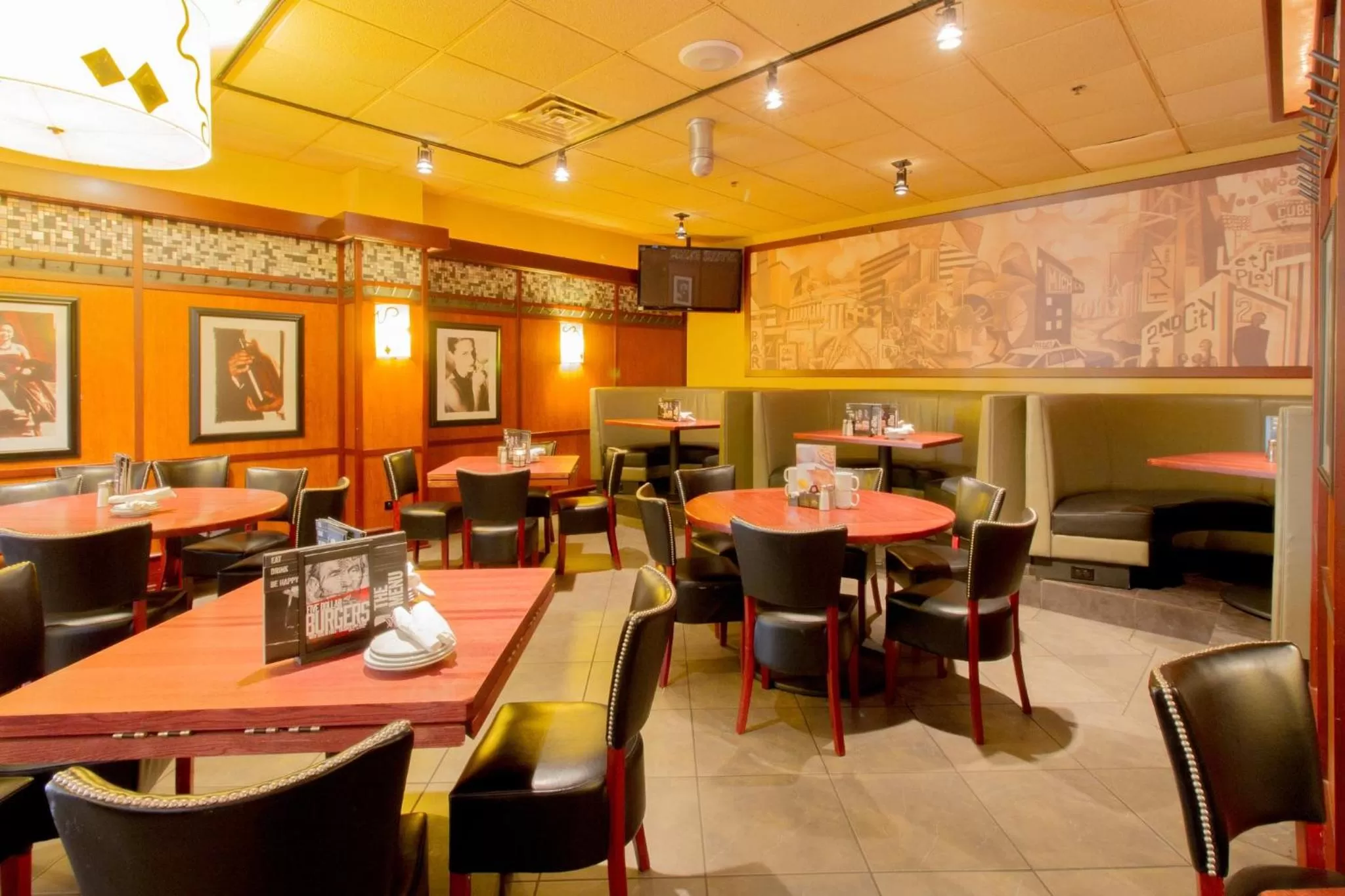 Restaurant/places to eat in Holiday Inn O'Hare Area by IHG