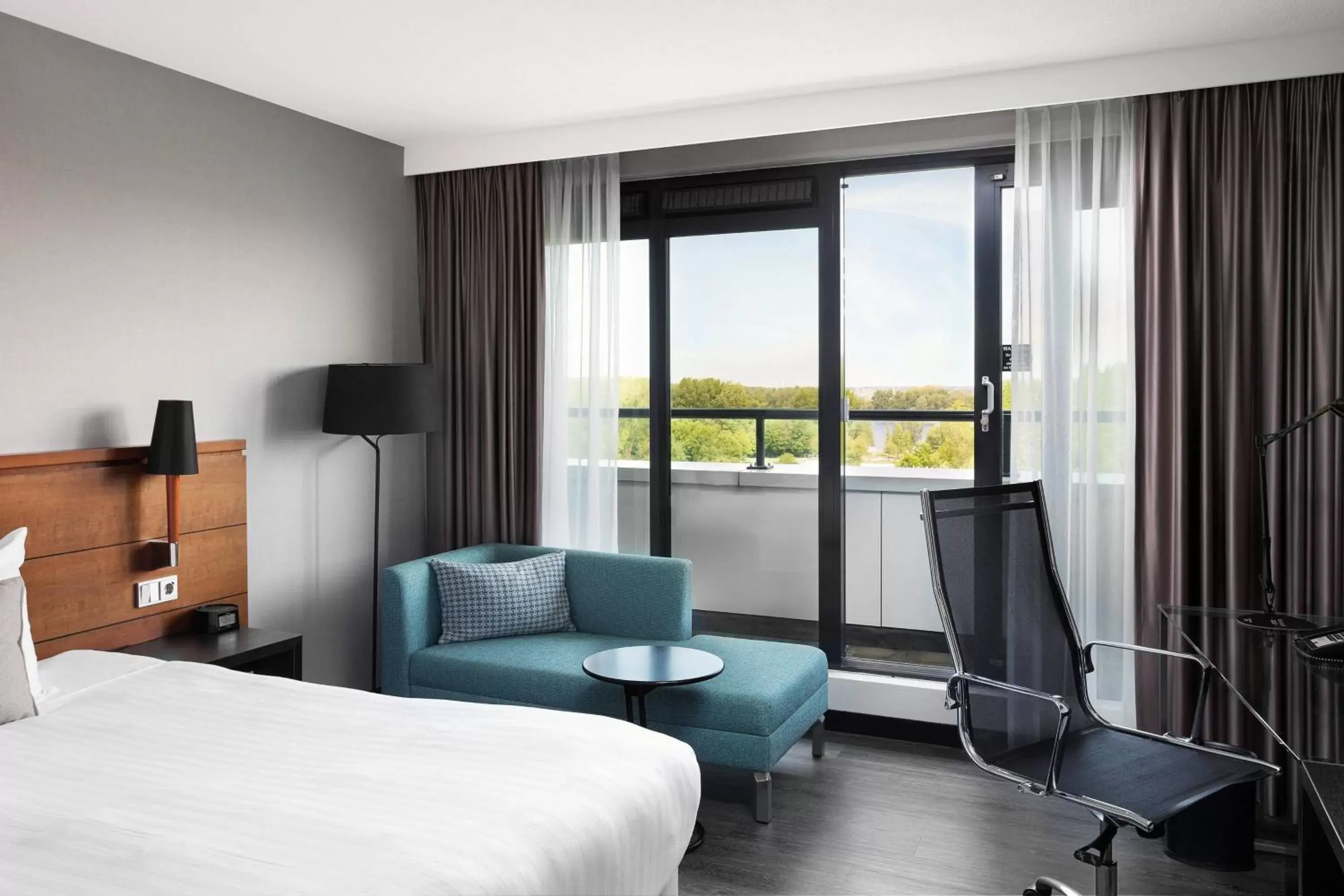 Bedroom in Courtyard by Marriott Amsterdam Airport