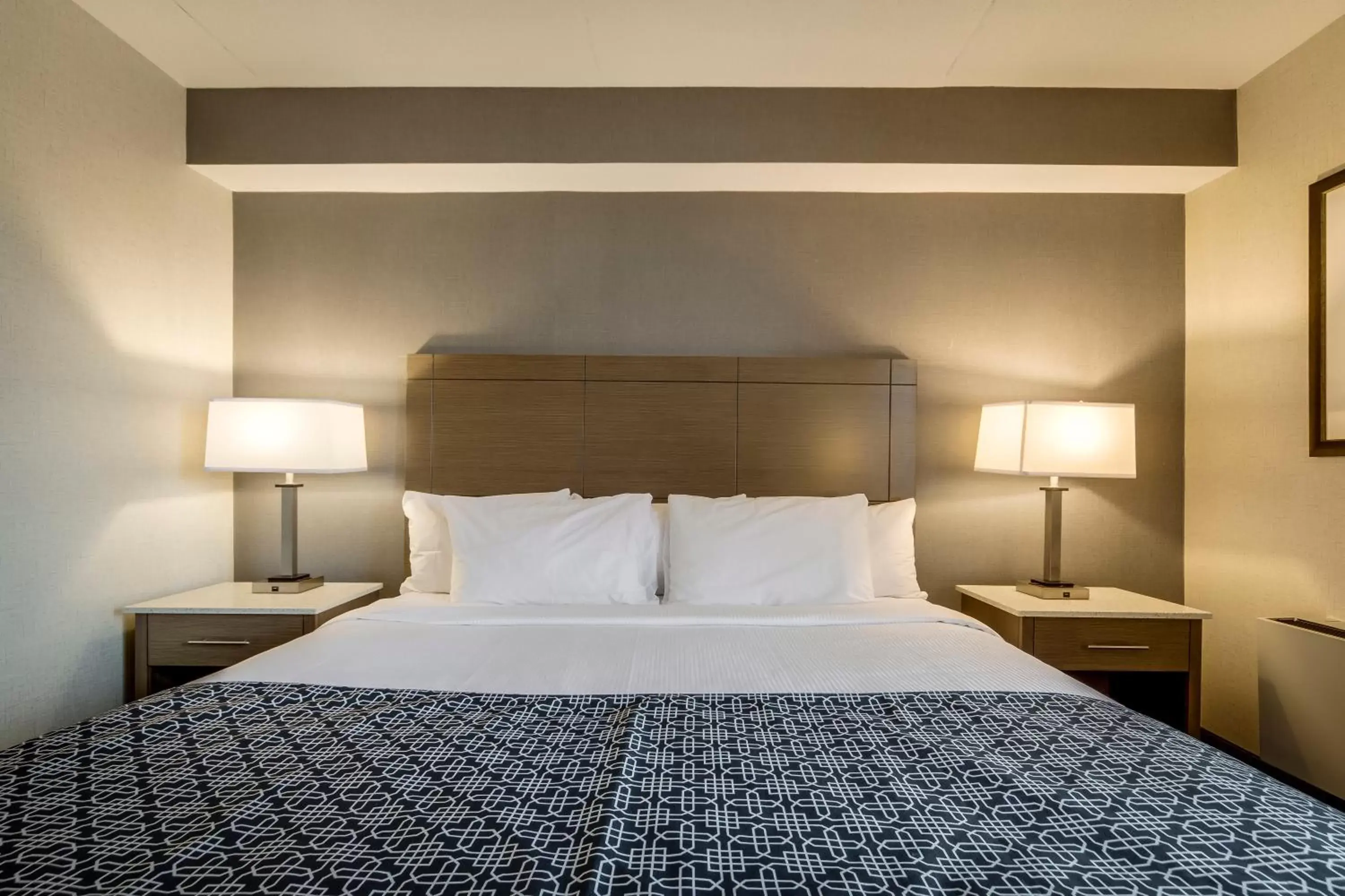 Bed in Monte Carlo Inn Airport Suites