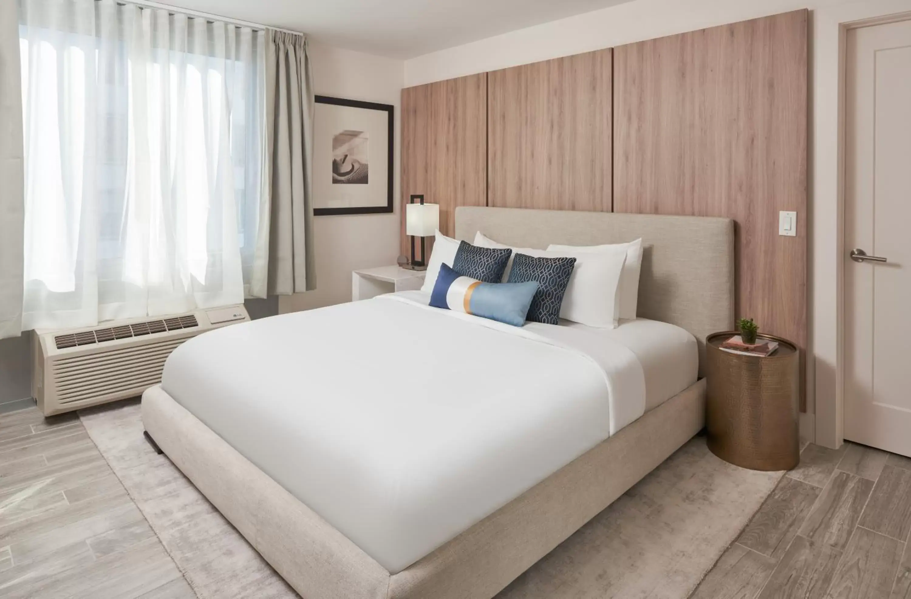 Bedroom, Bed in Hillsboro Beach Resort