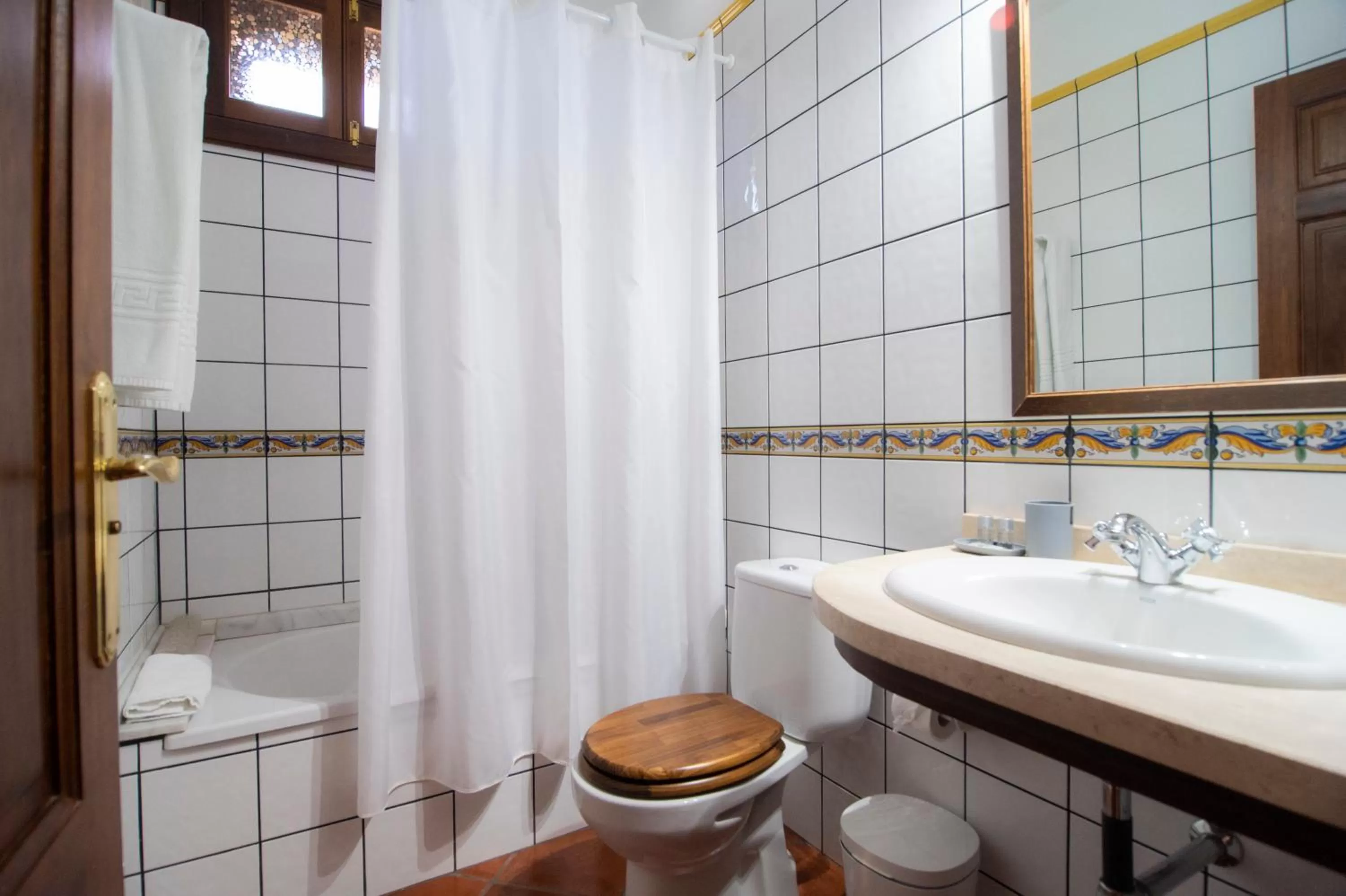 Bathroom in Hotel El Tejar & Spa