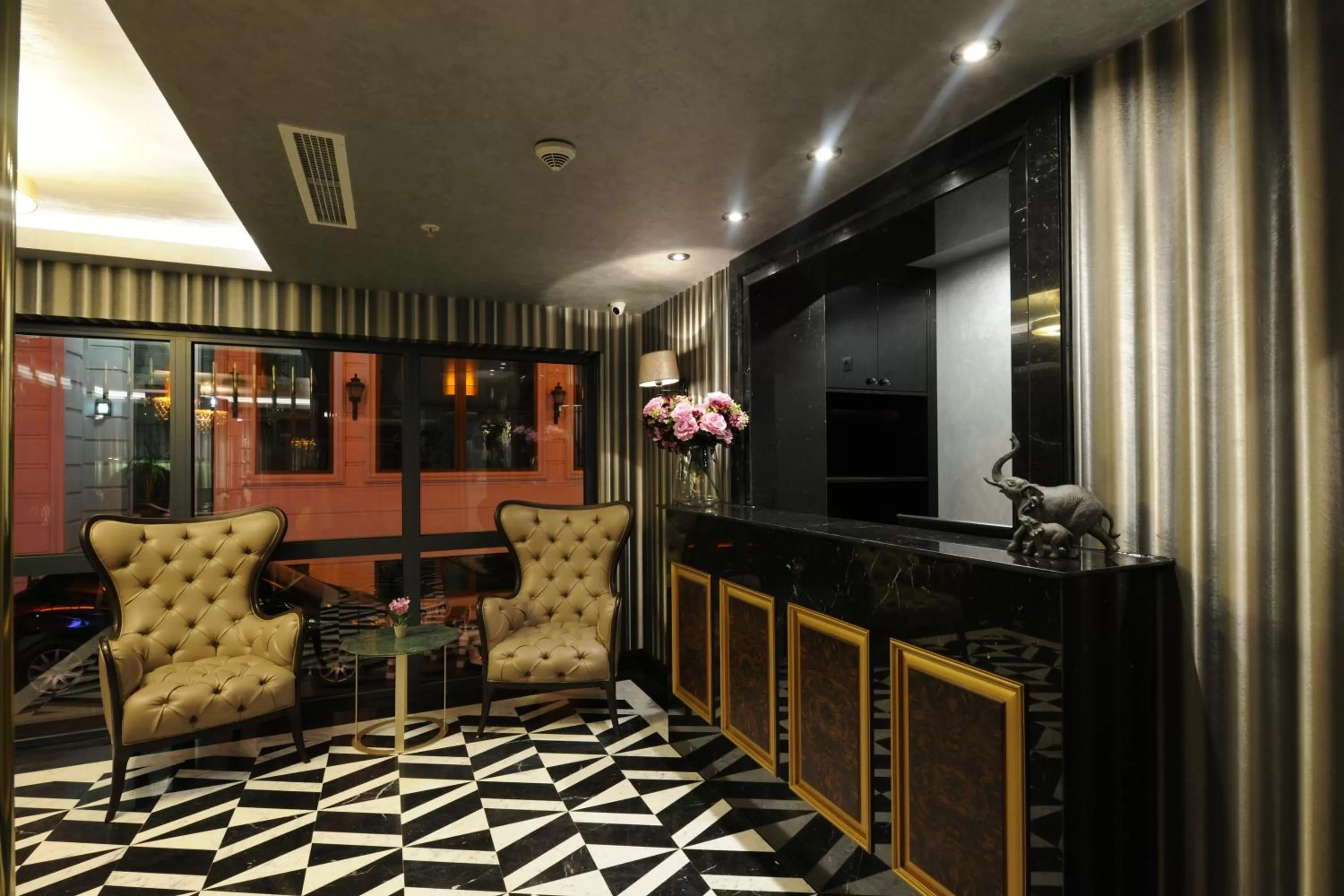 Lobby or reception in Le Petit Palace Hotel - Special Category