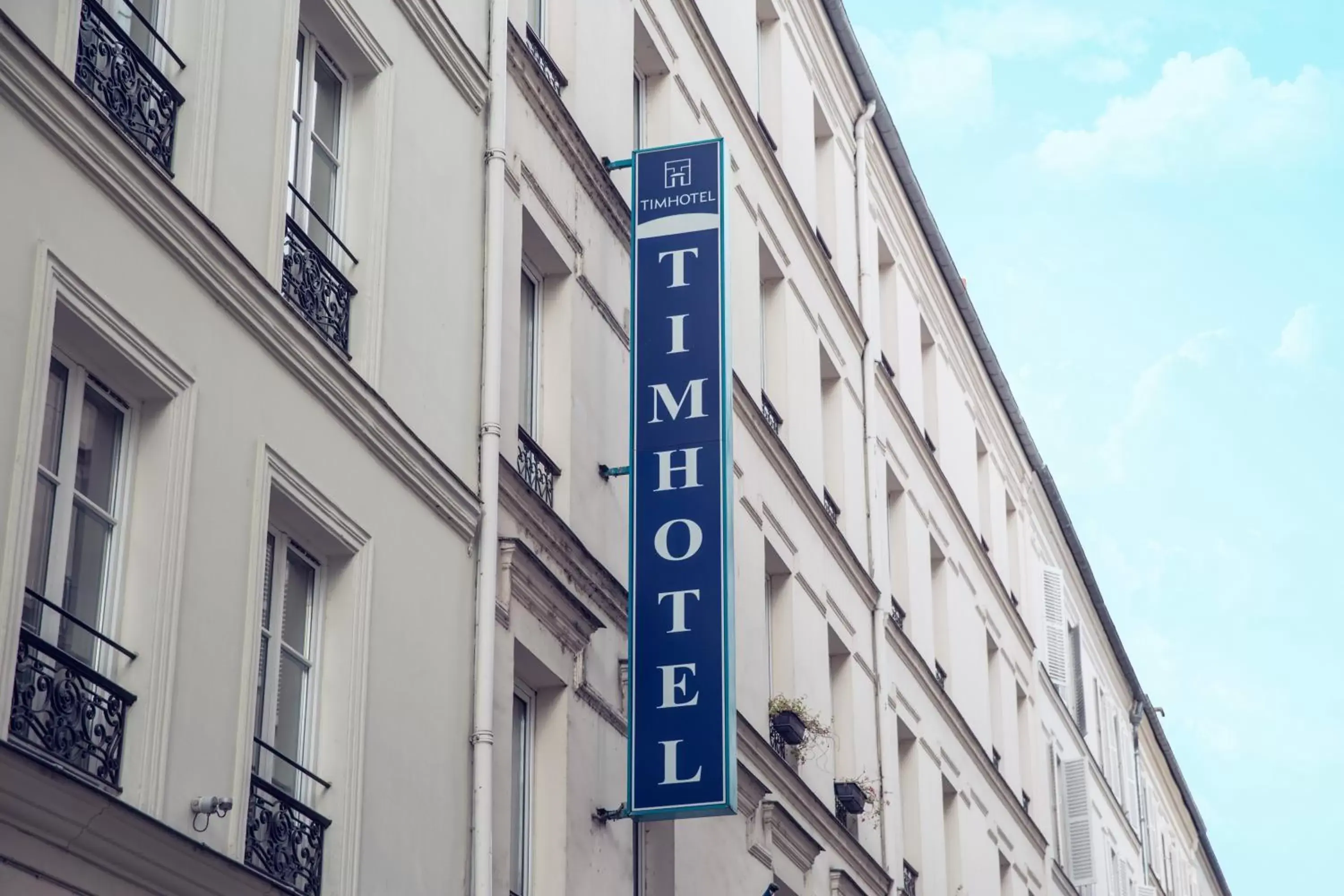 Facade/entrance in Timhotel Paris Gare de Lyon Facade/entrance in Timhotel Paris Gare de Lyon