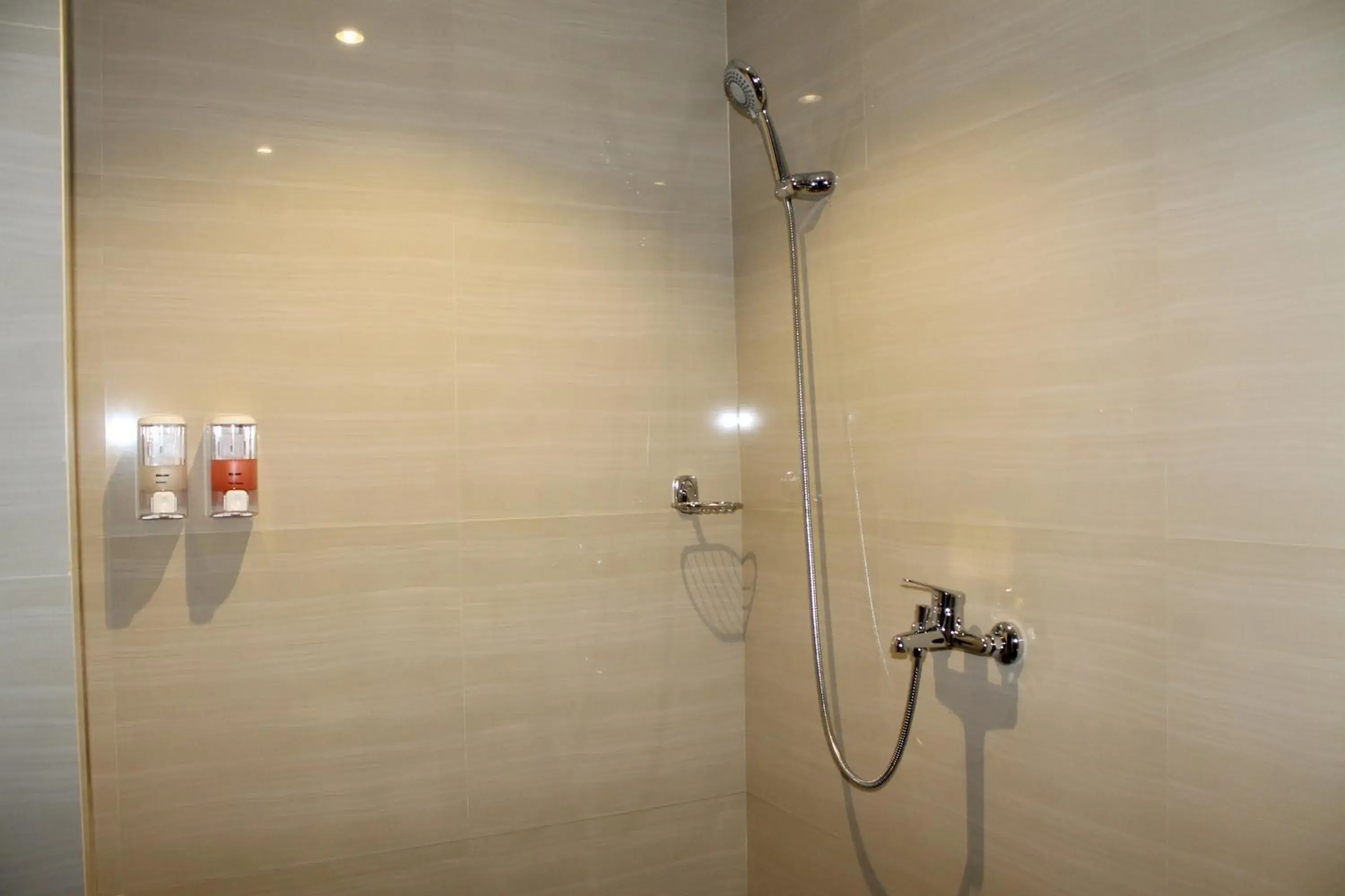 Shower, Bathroom in Kutabex Beachfront Hotel