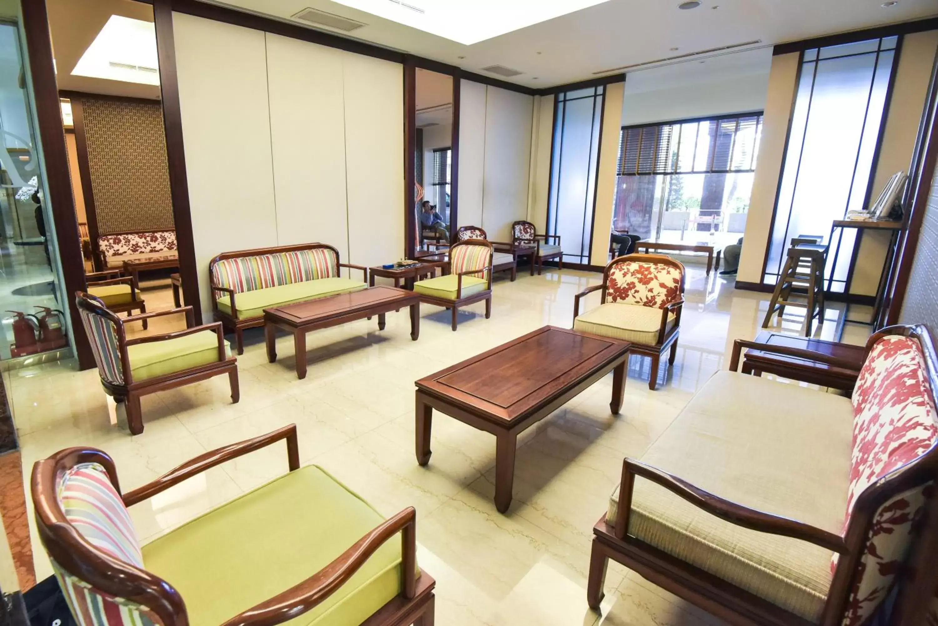 Lounge or bar, Seating Area in The Howard Plaza Hotel Kaohsiung